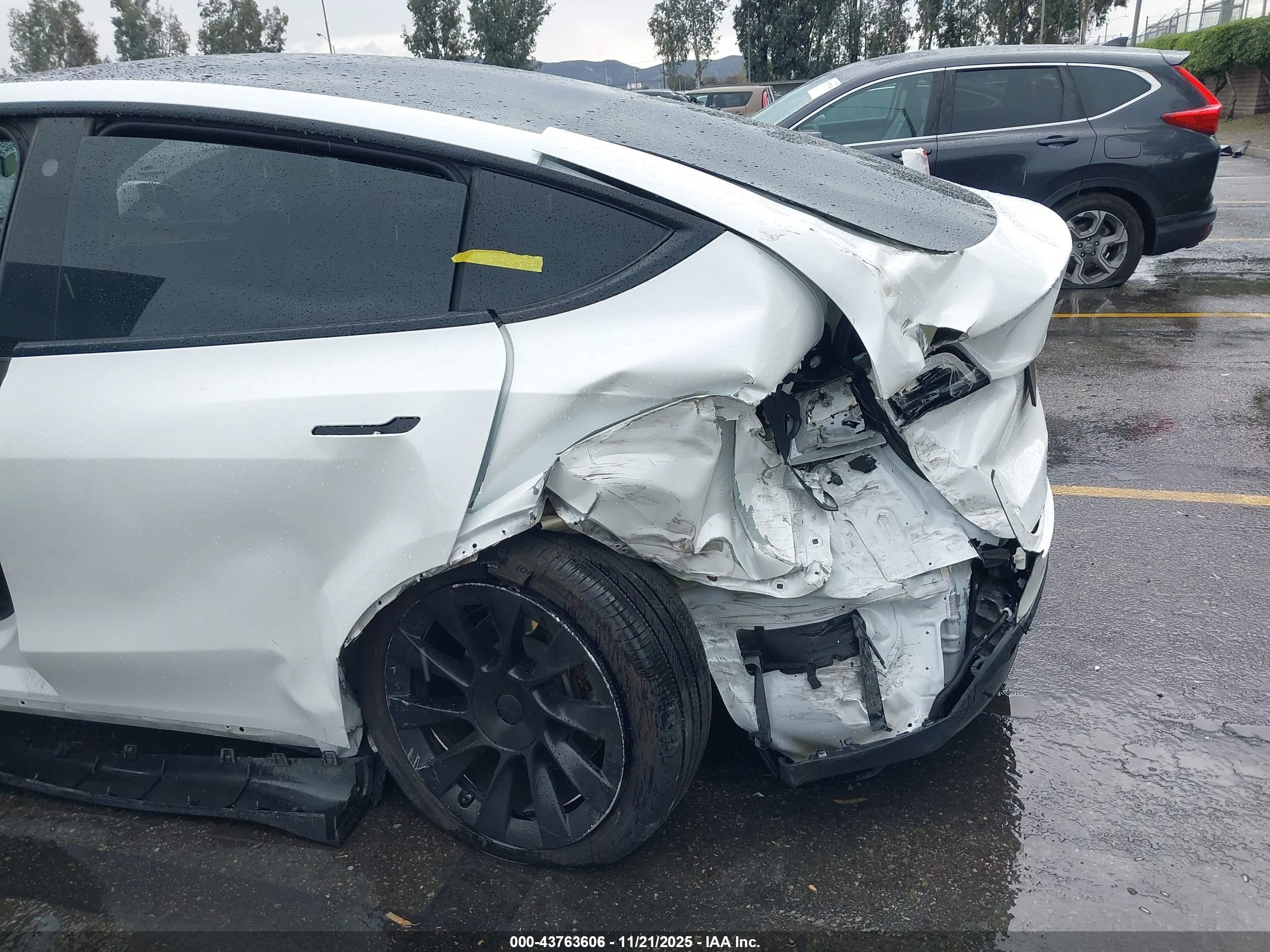 TESLA MODEL image 6