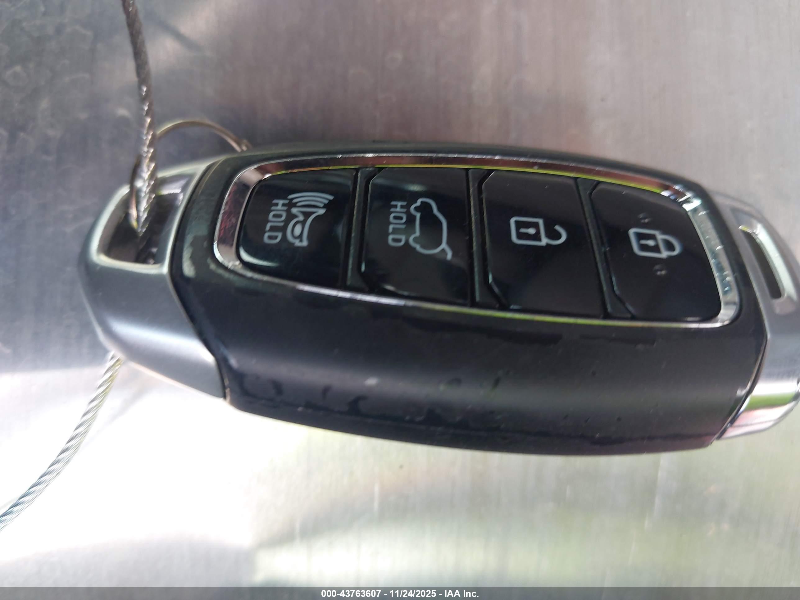 HYUNDAI SANTA image 11