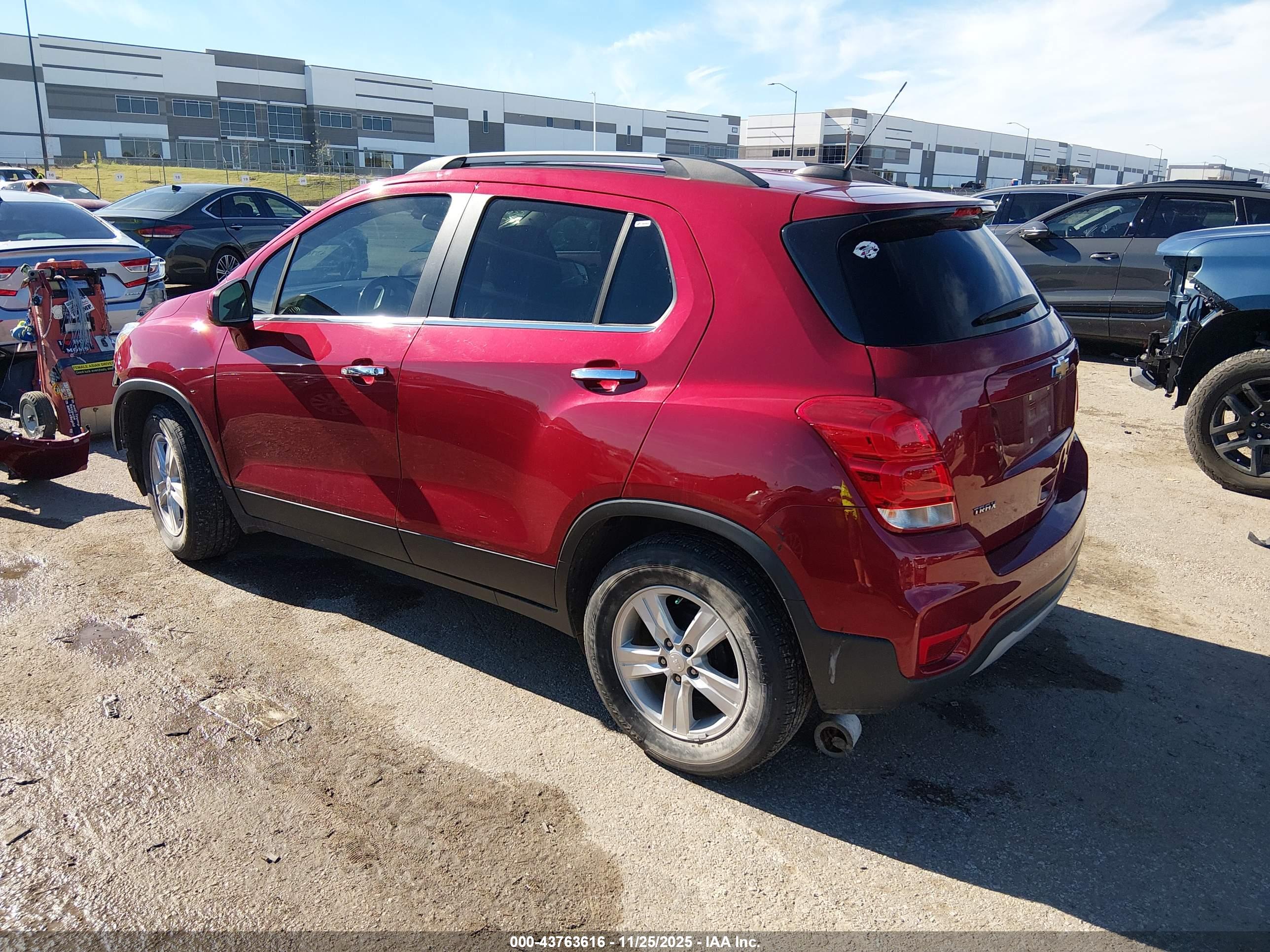 CHEVROLET TRAX image 3