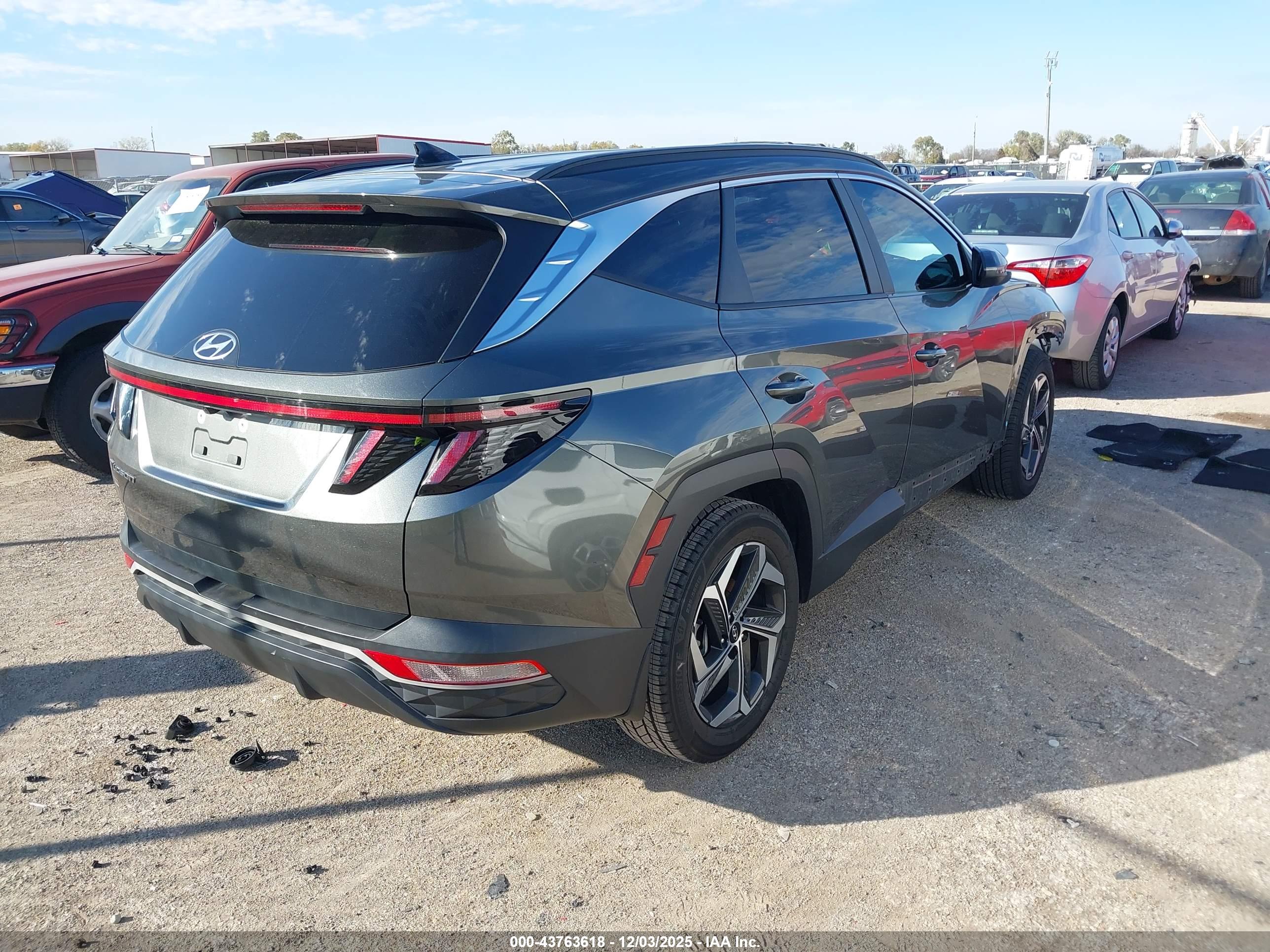 HYUNDAI TUCSON image 4