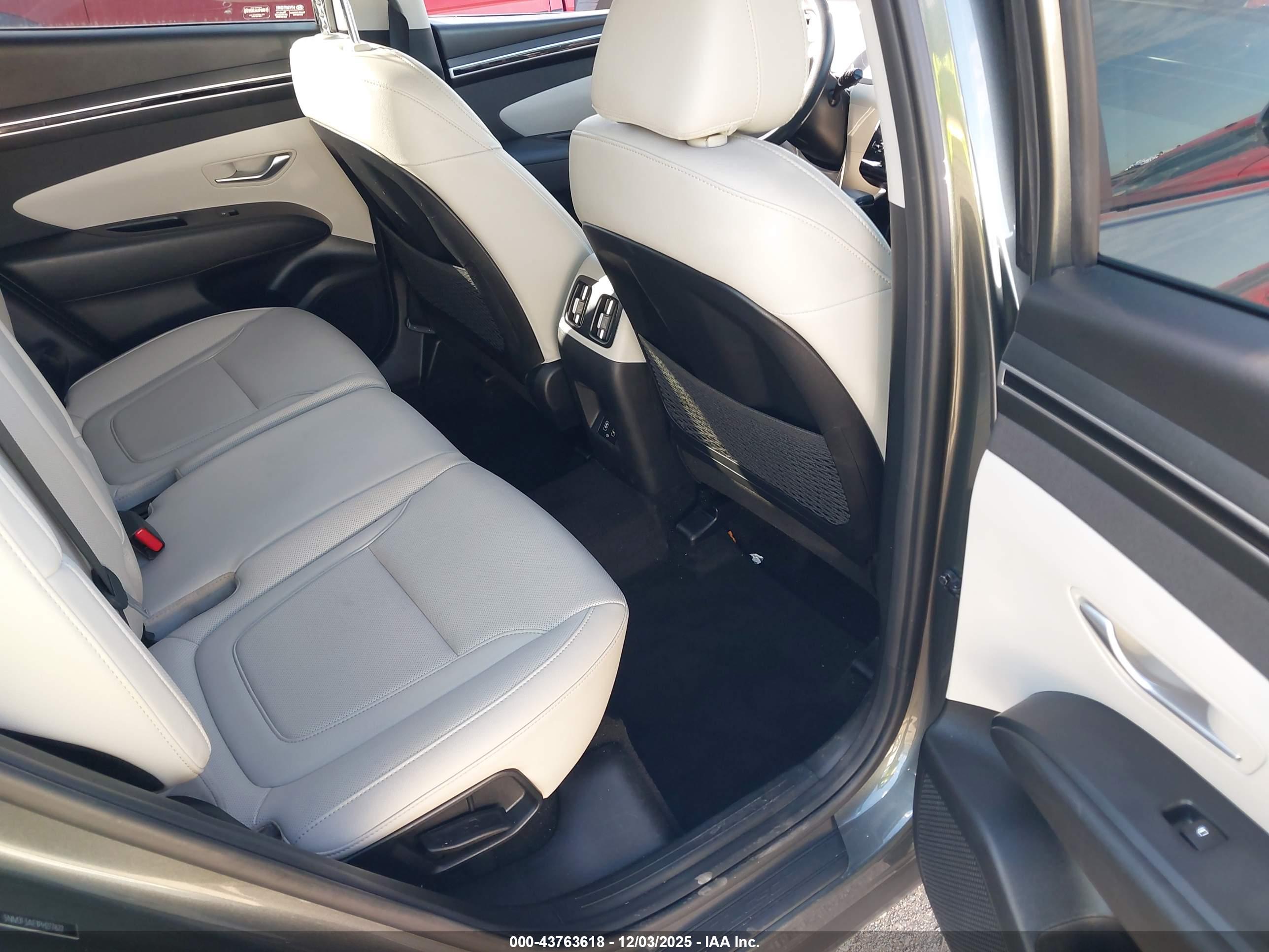 HYUNDAI TUCSON image 8