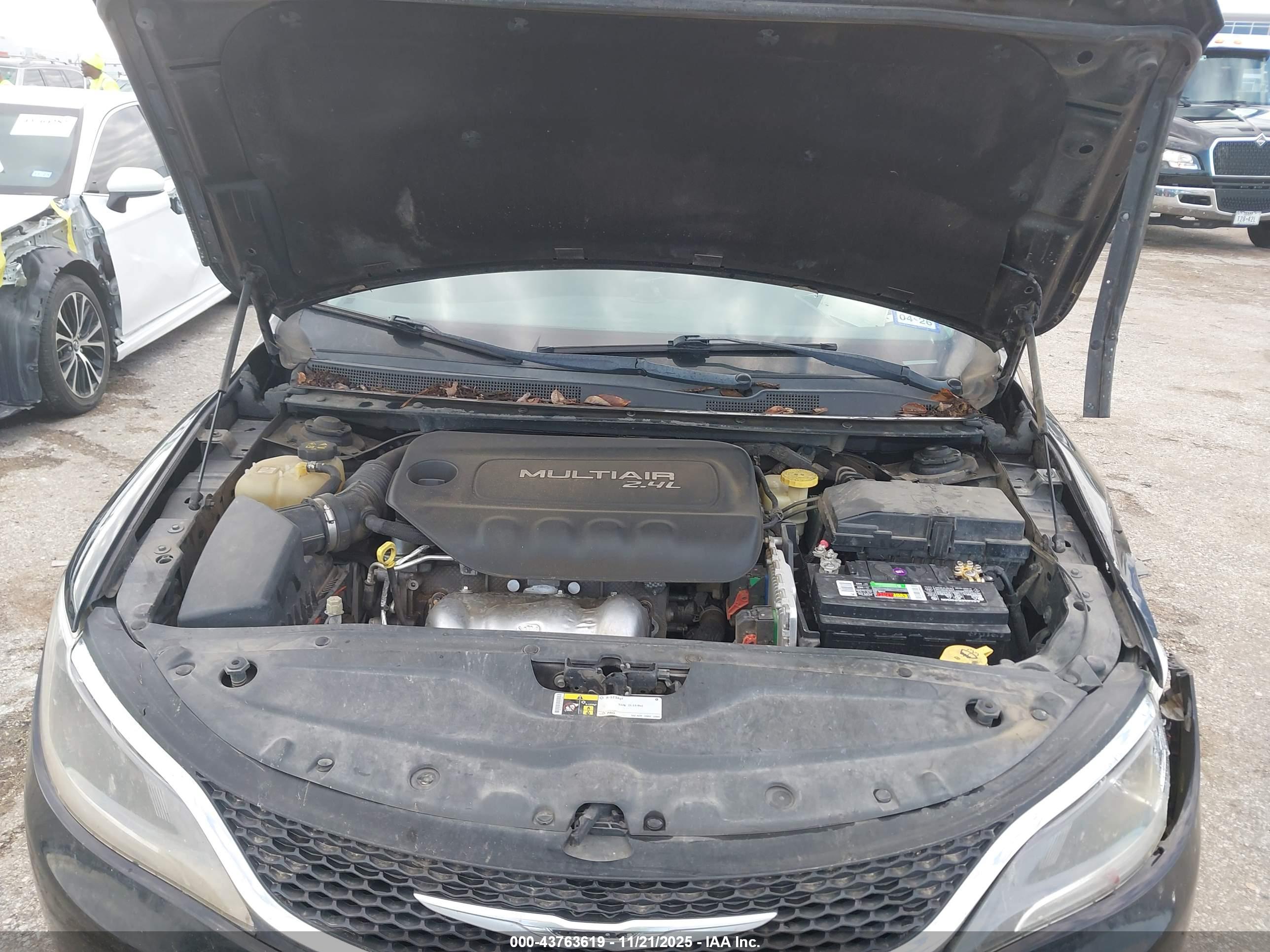 CHRYSLER 200 image 10