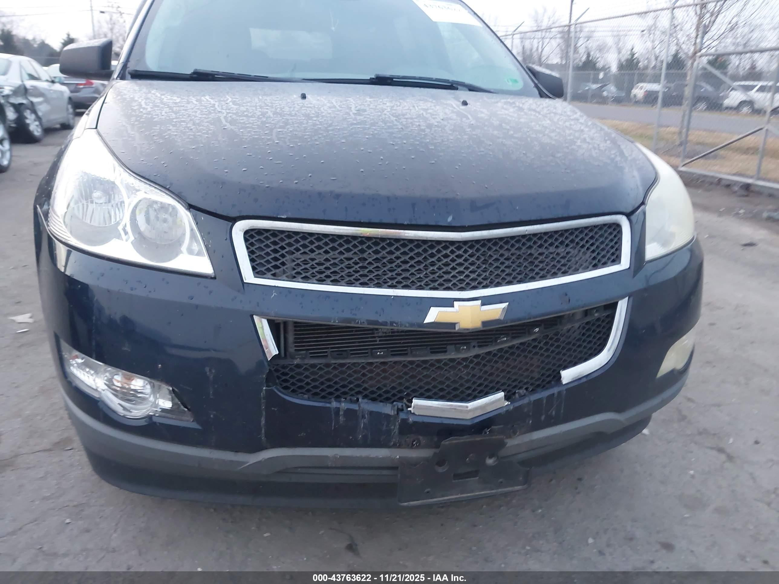 CHEVROLET TRAVERSE image 6