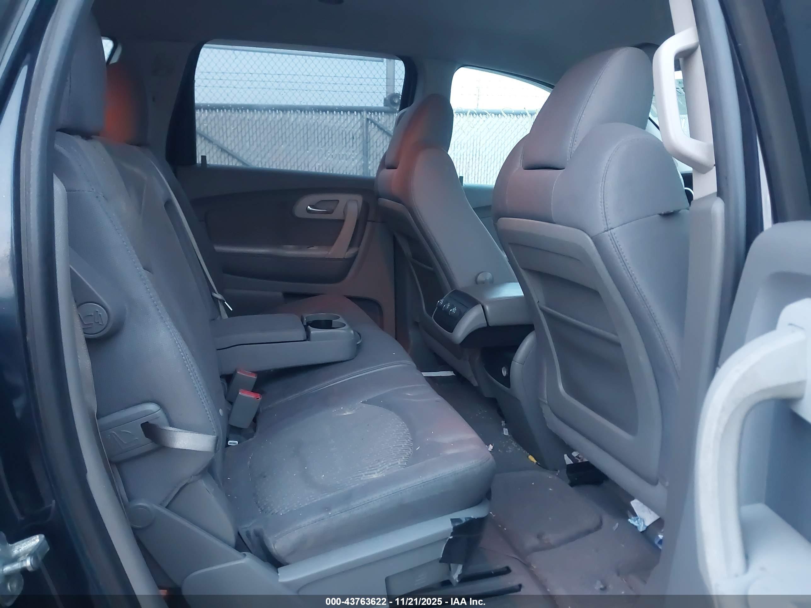 CHEVROLET TRAVERSE image 8