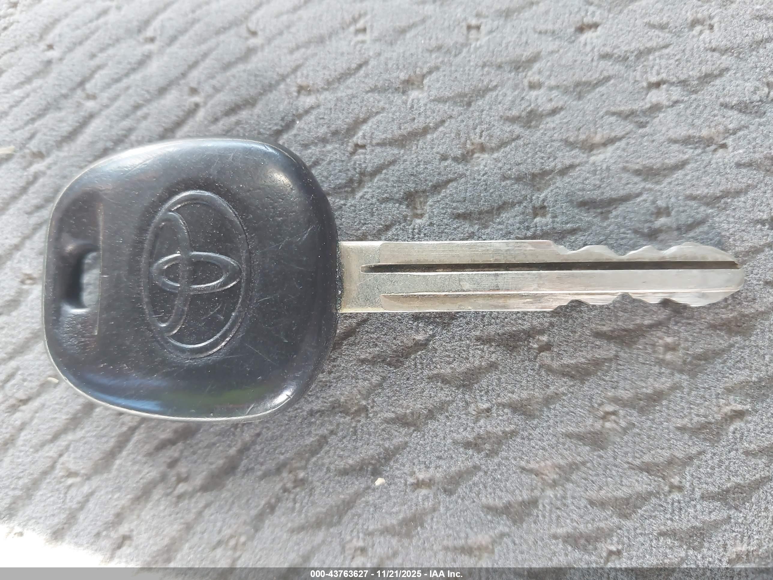 TOYOTA SIENNA image 11