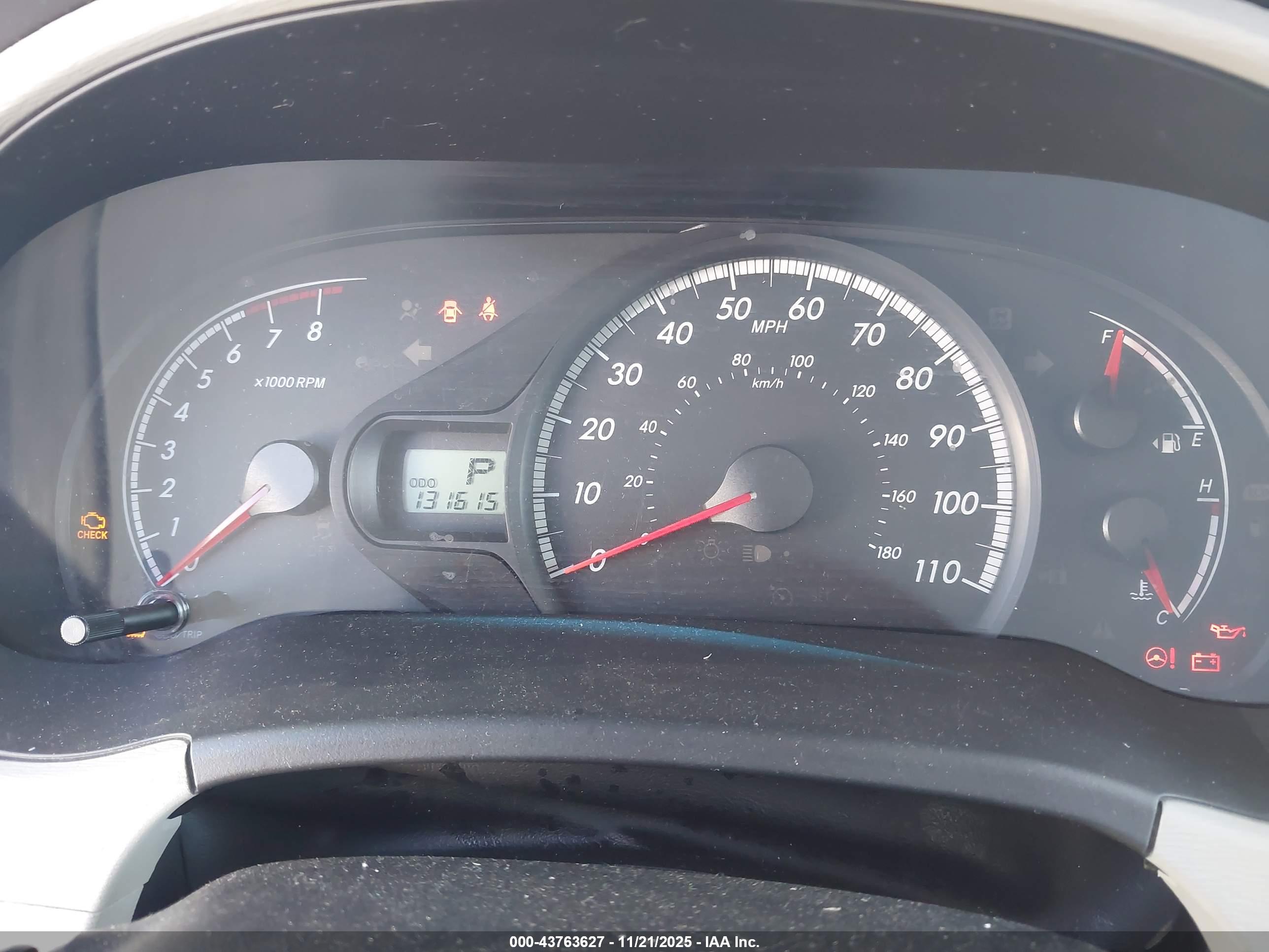 TOYOTA SIENNA image 7