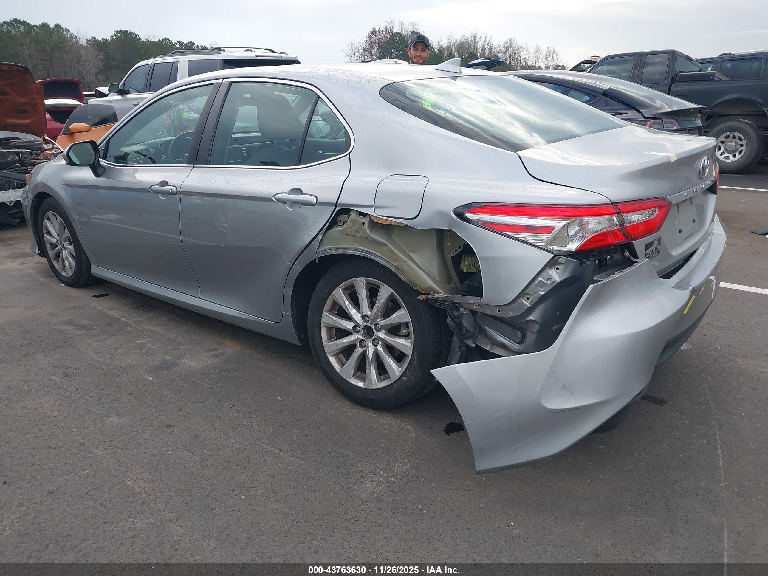 TOYOTA CAMRY image 3