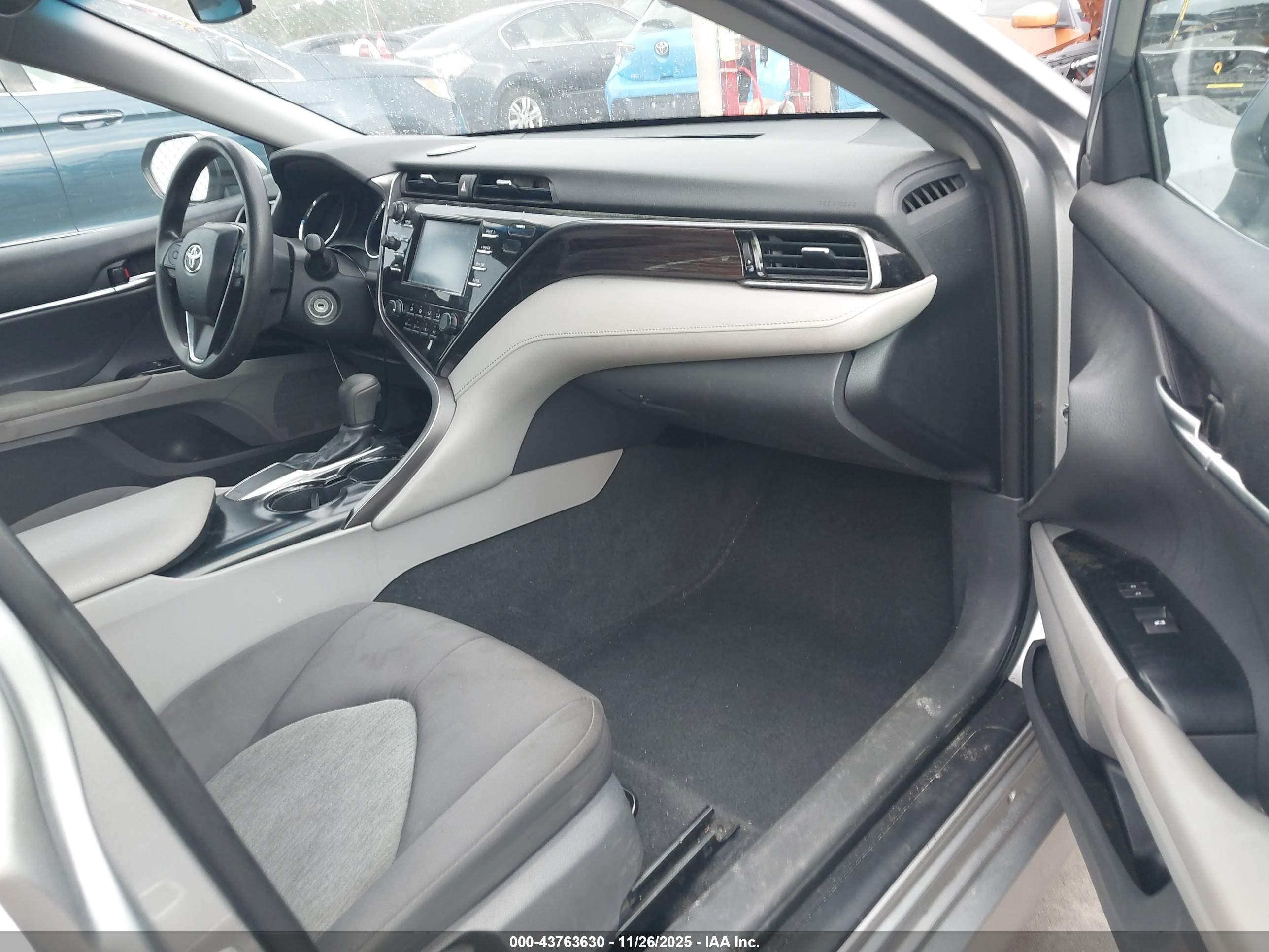 TOYOTA CAMRY image 5