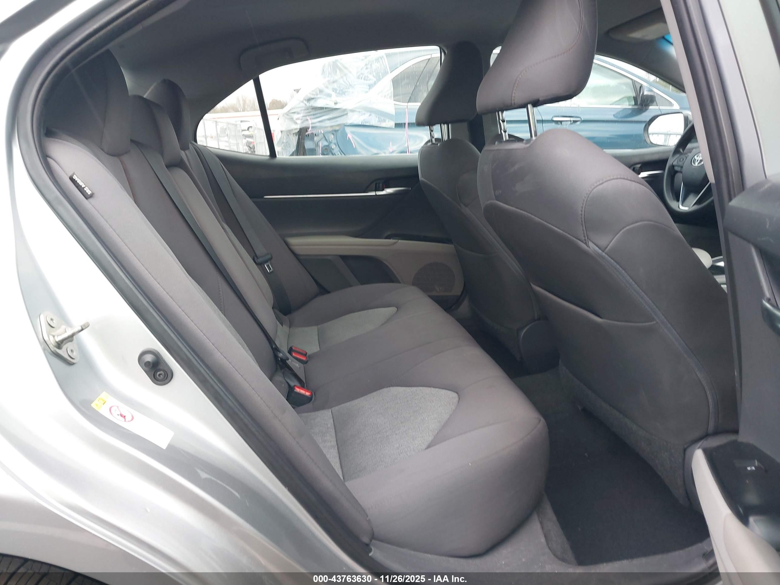 TOYOTA CAMRY image 8