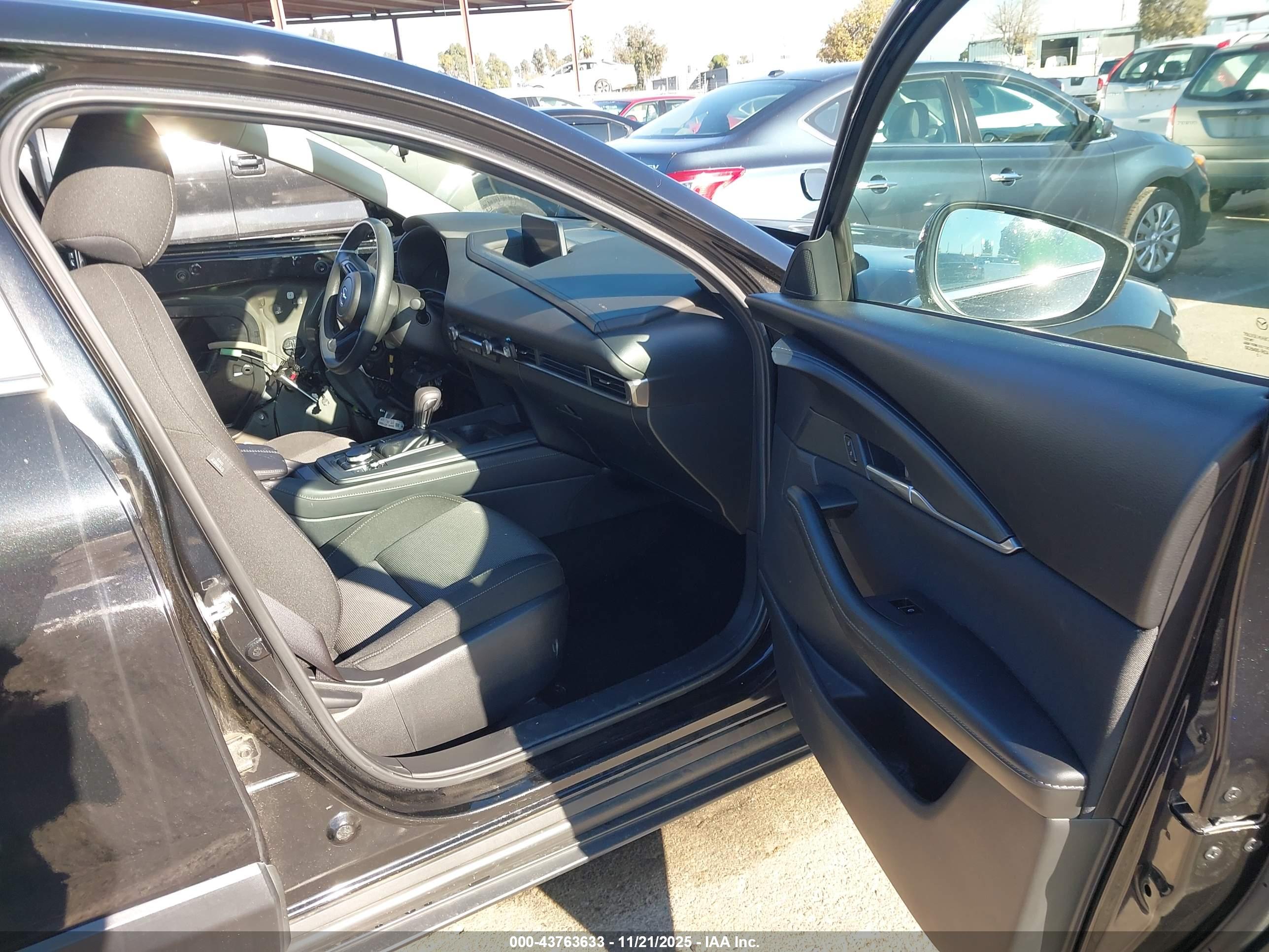 MAZDA CX-30 image 5