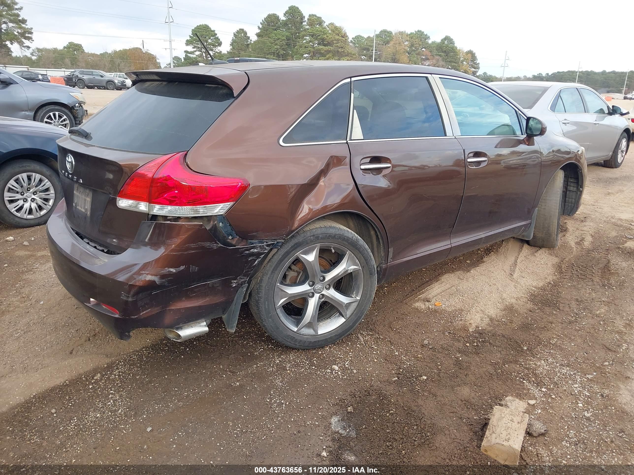TOYOTA VENZA image 4