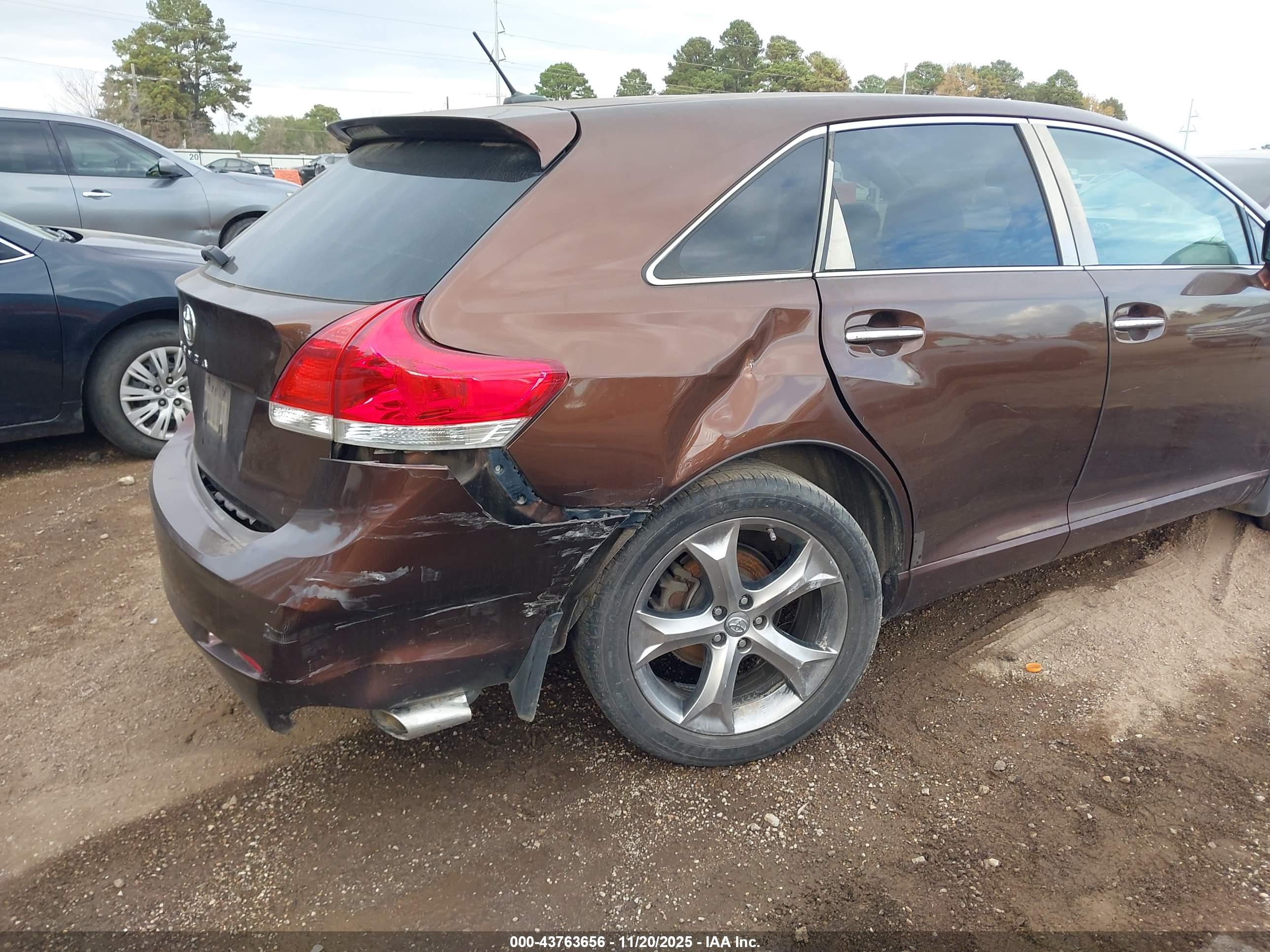 TOYOTA VENZA image 6