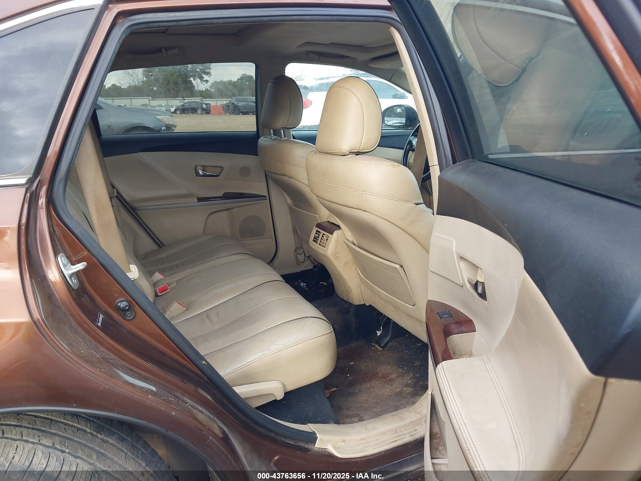 TOYOTA VENZA image 8