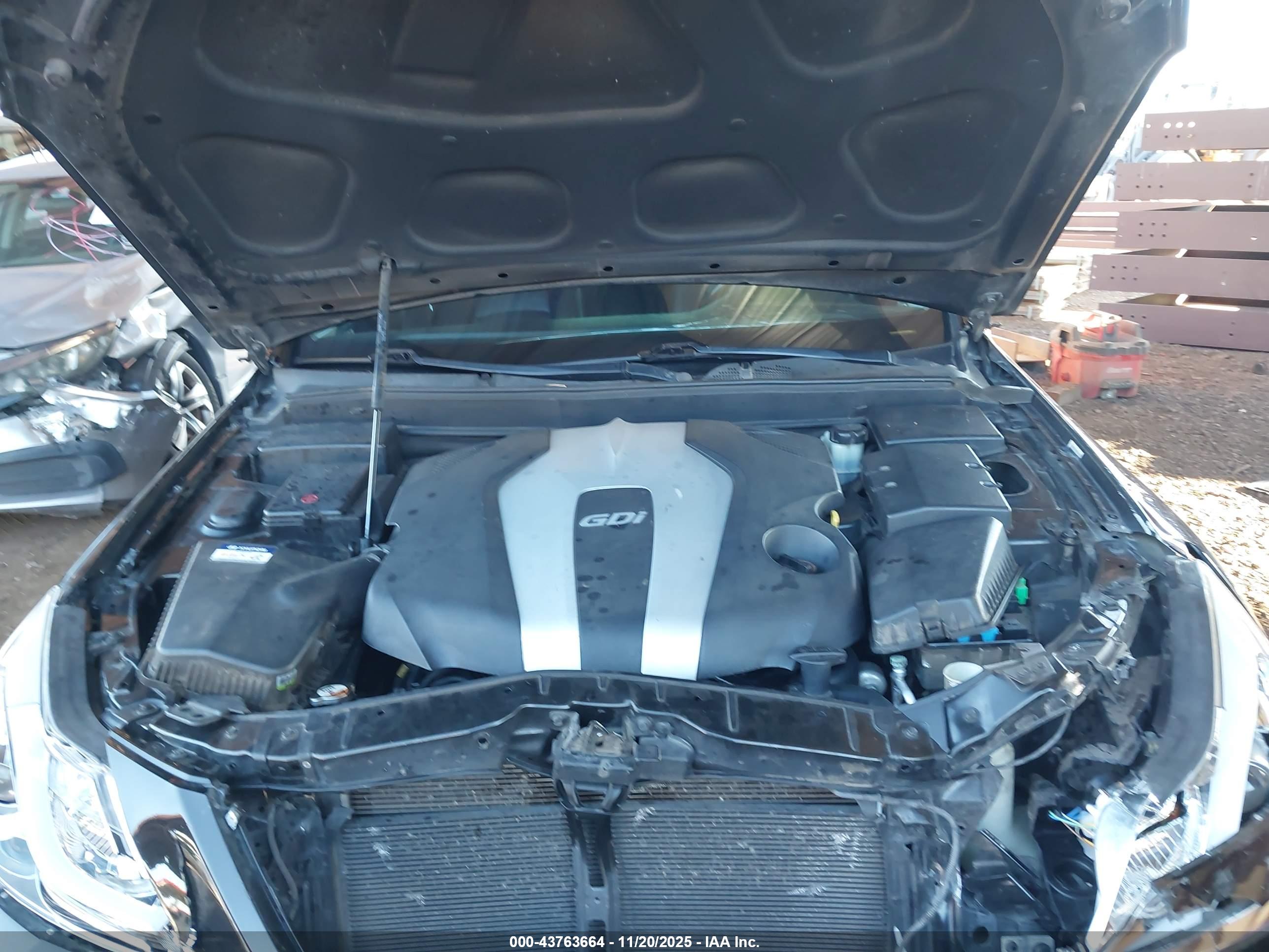 HYUNDAI GENESIS image 10
