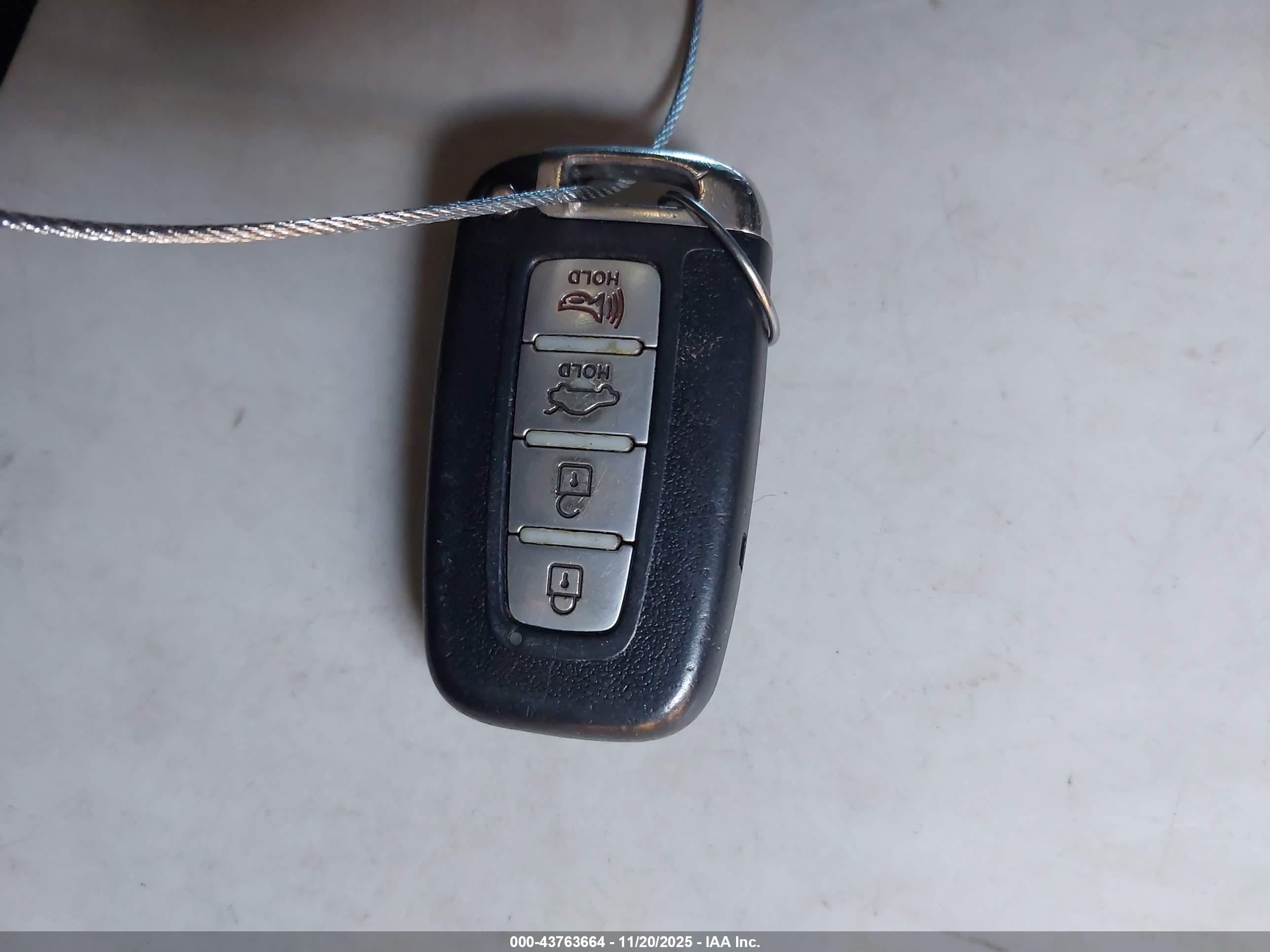 HYUNDAI GENESIS image 11