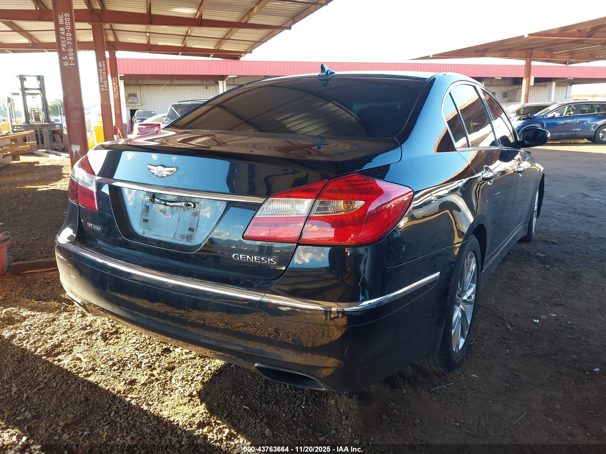 HYUNDAI GENESIS image 4