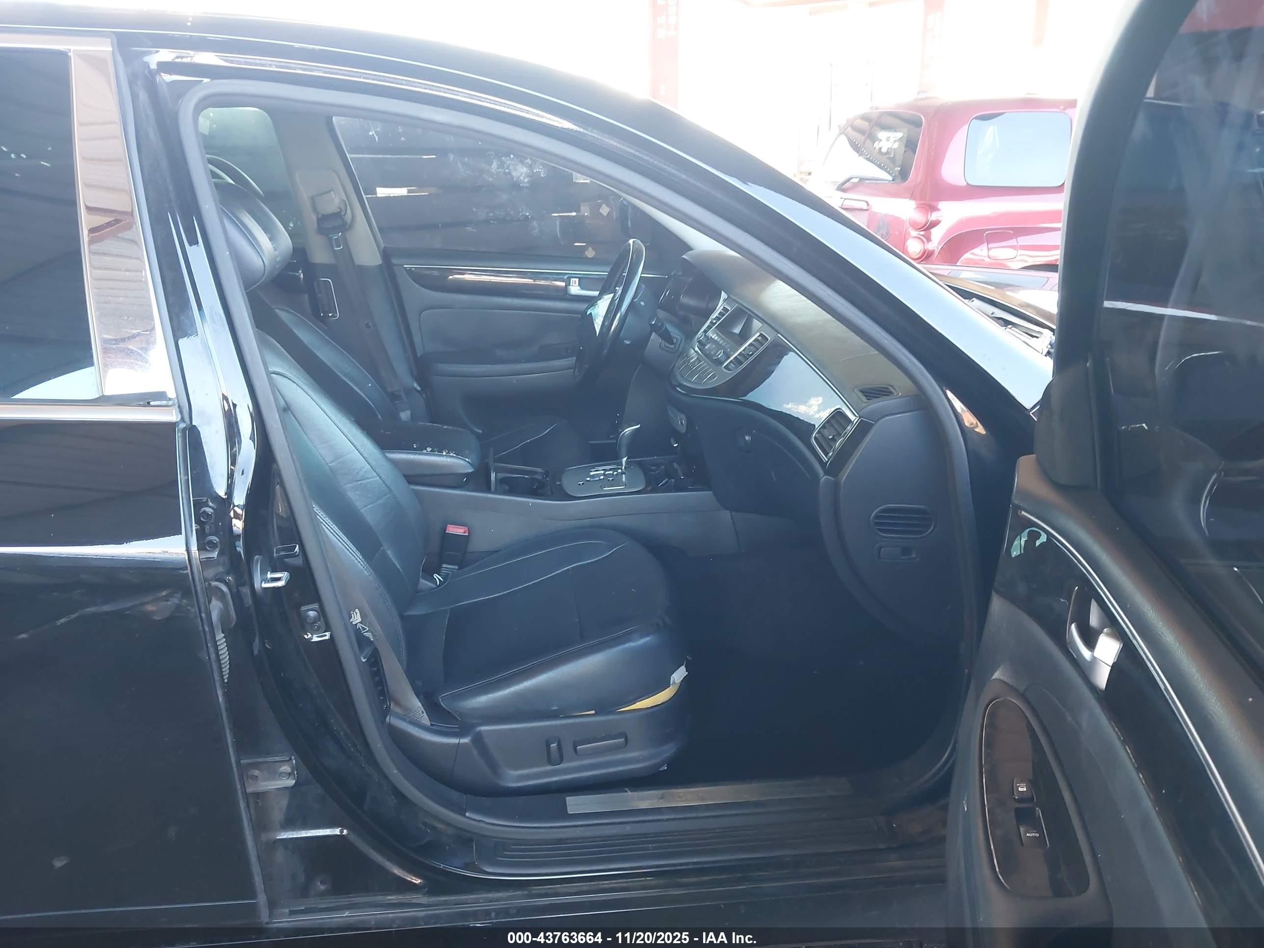 HYUNDAI GENESIS image 5