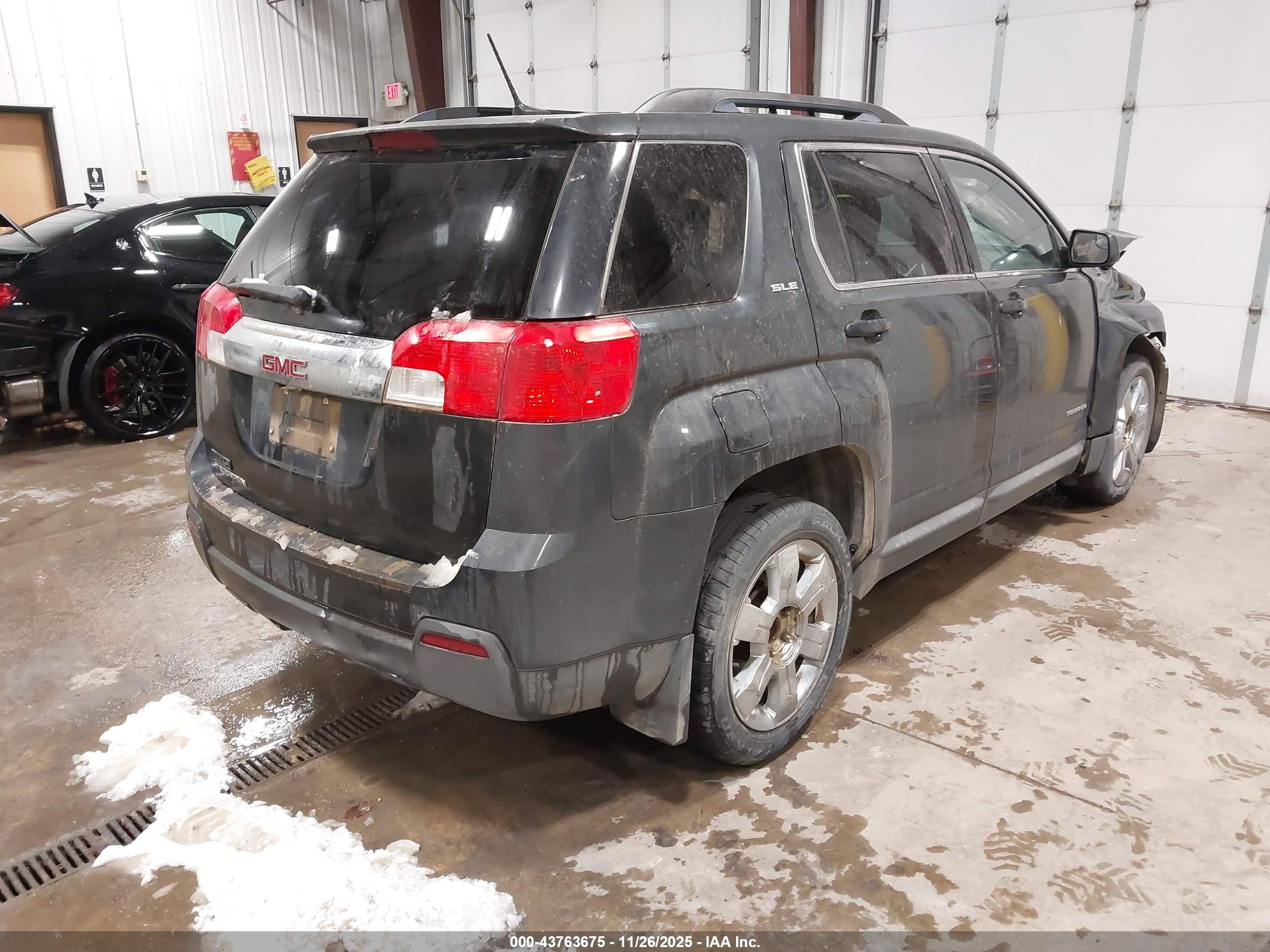 GMC TERRAIN image 4
