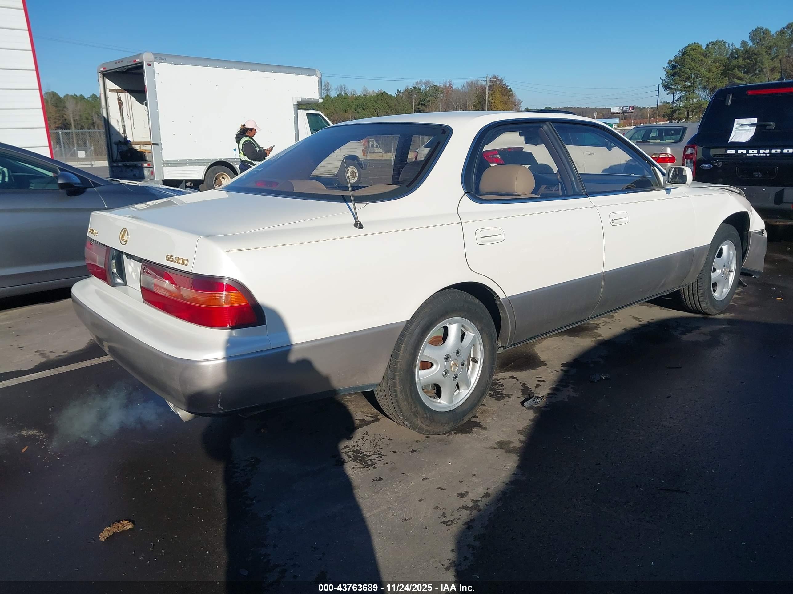 LEXUS ES image 4