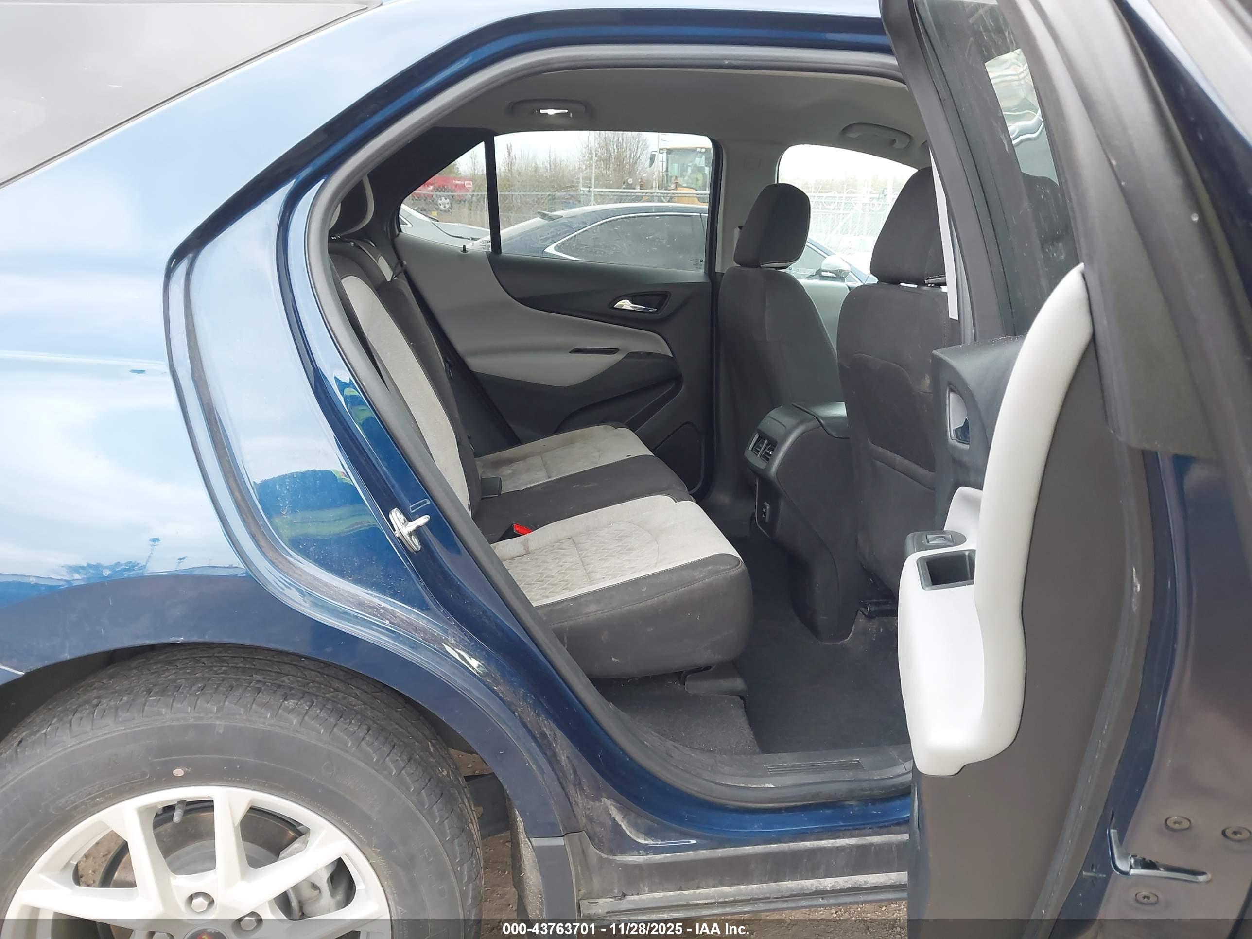 CHEVROLET EQUINOX image 8