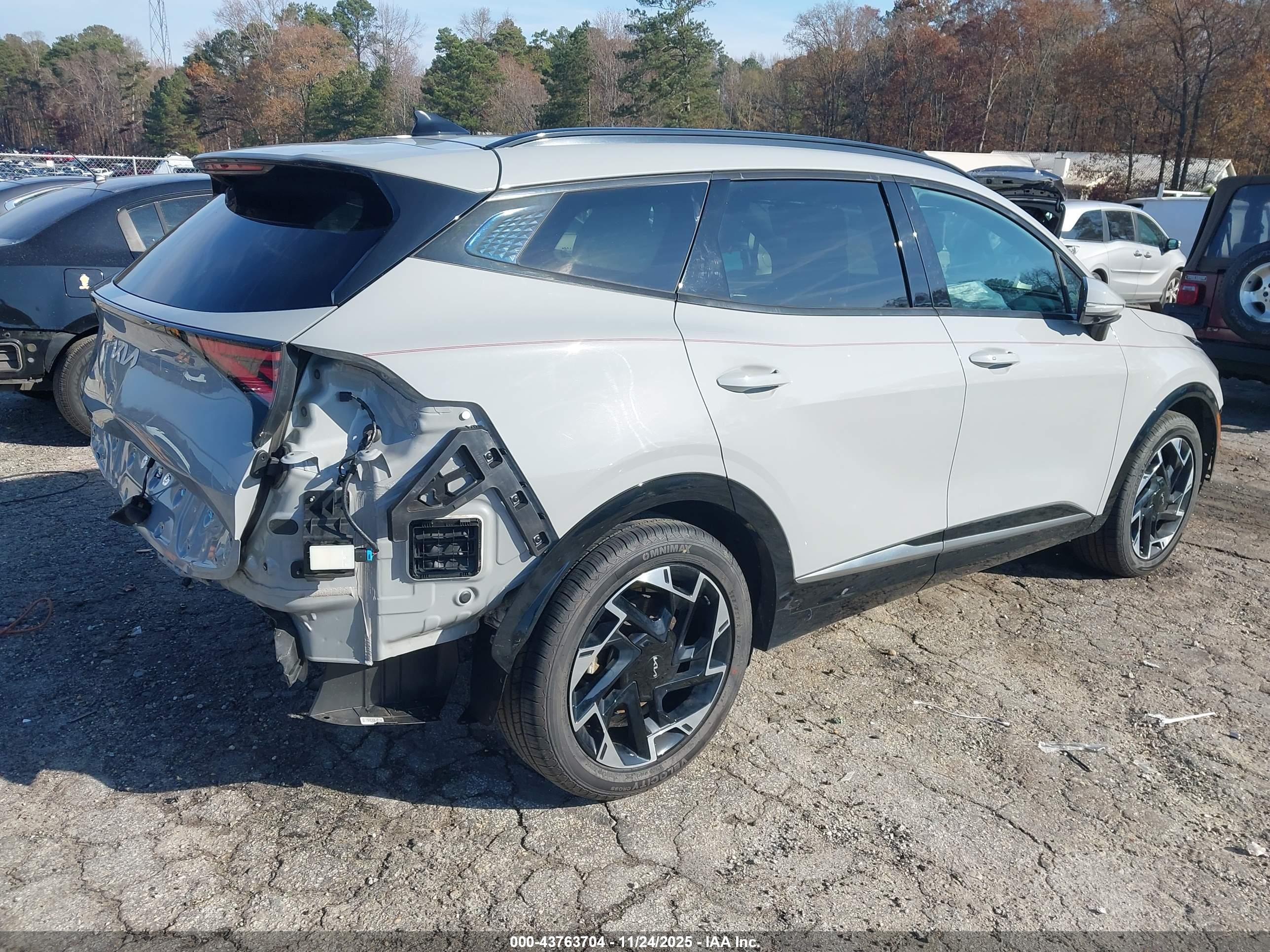 KIA SPORTAGE image 4