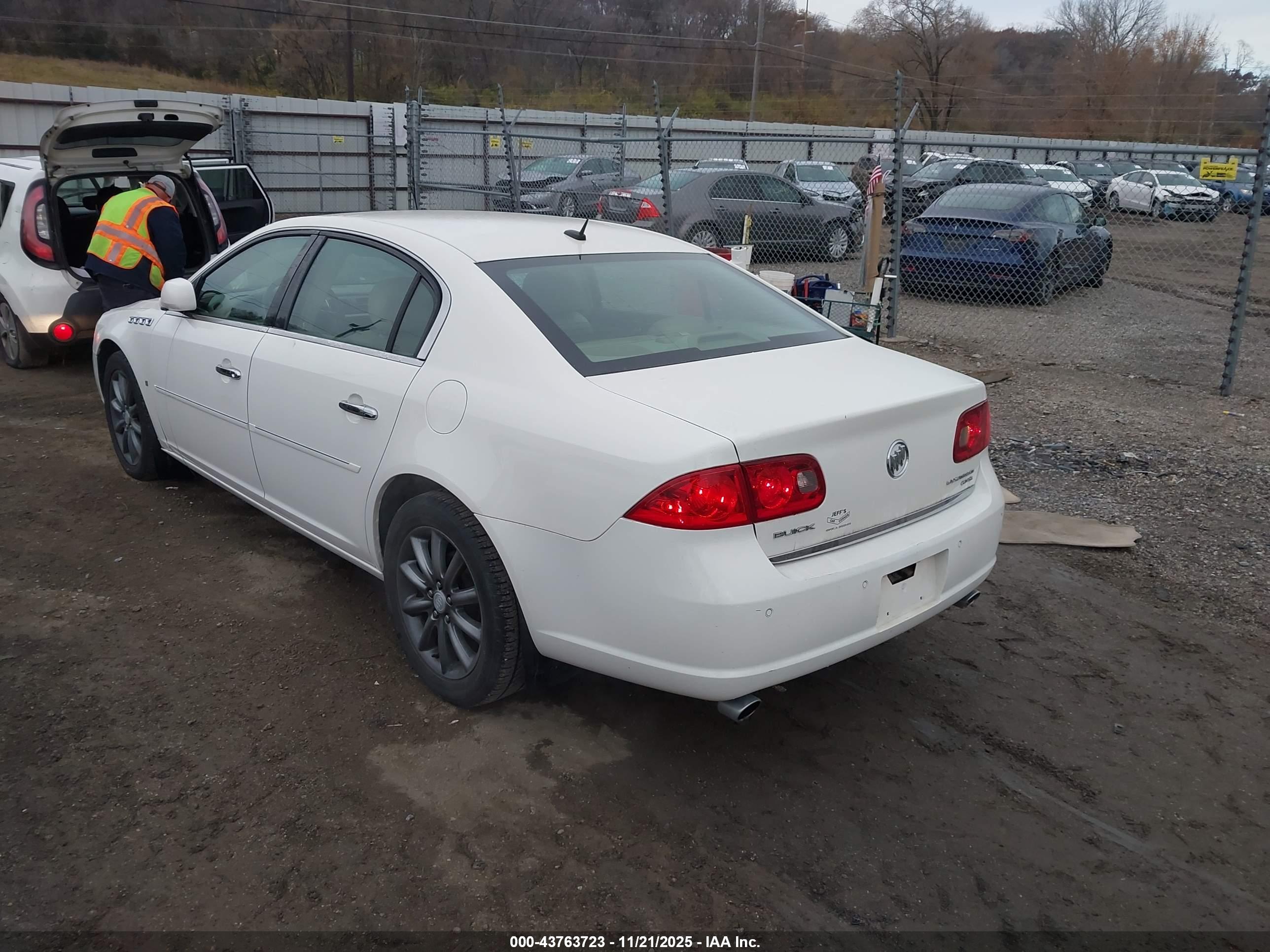 BUICK LUCERNE image 3