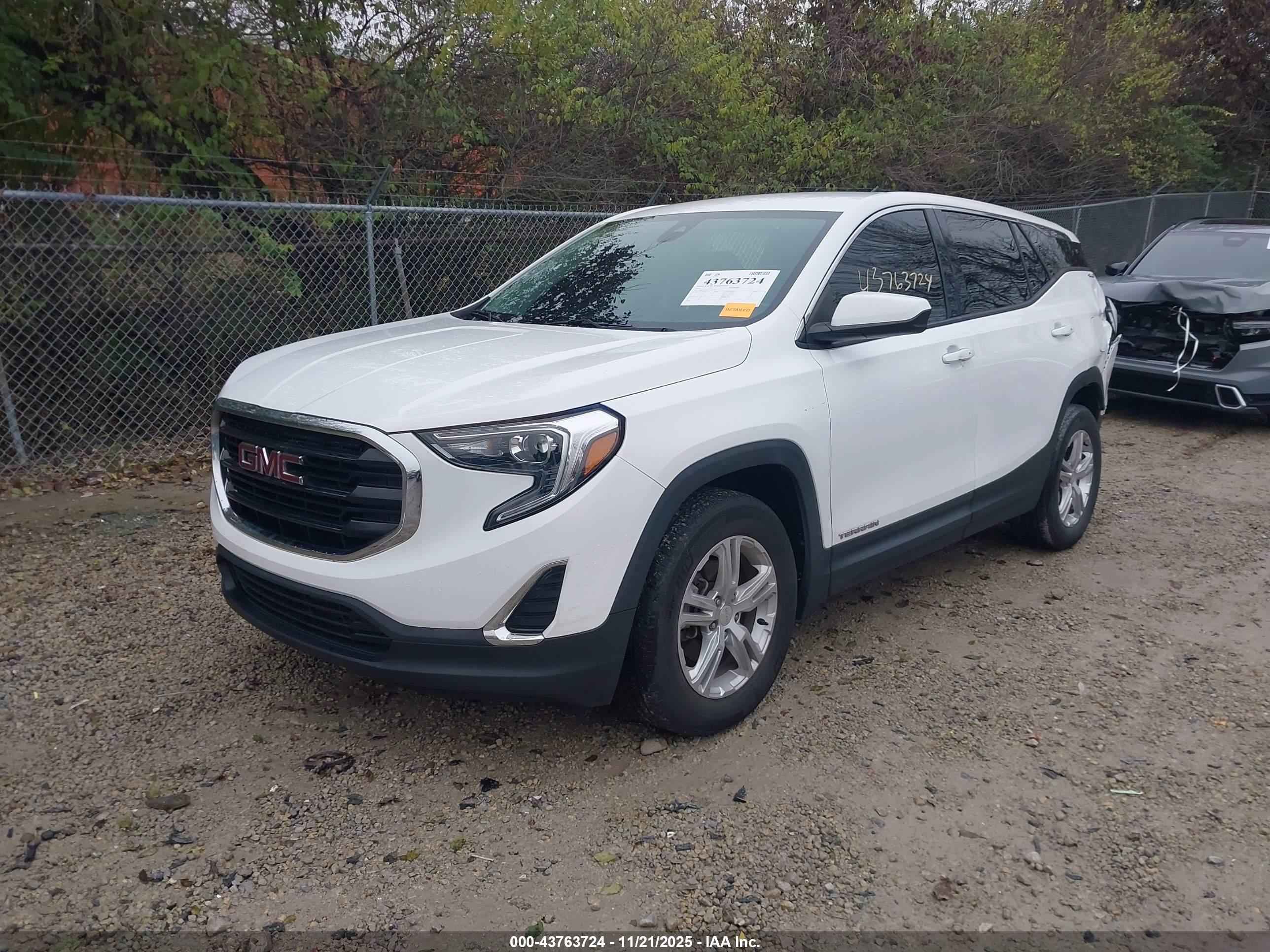 GMC TERRAIN image 2
