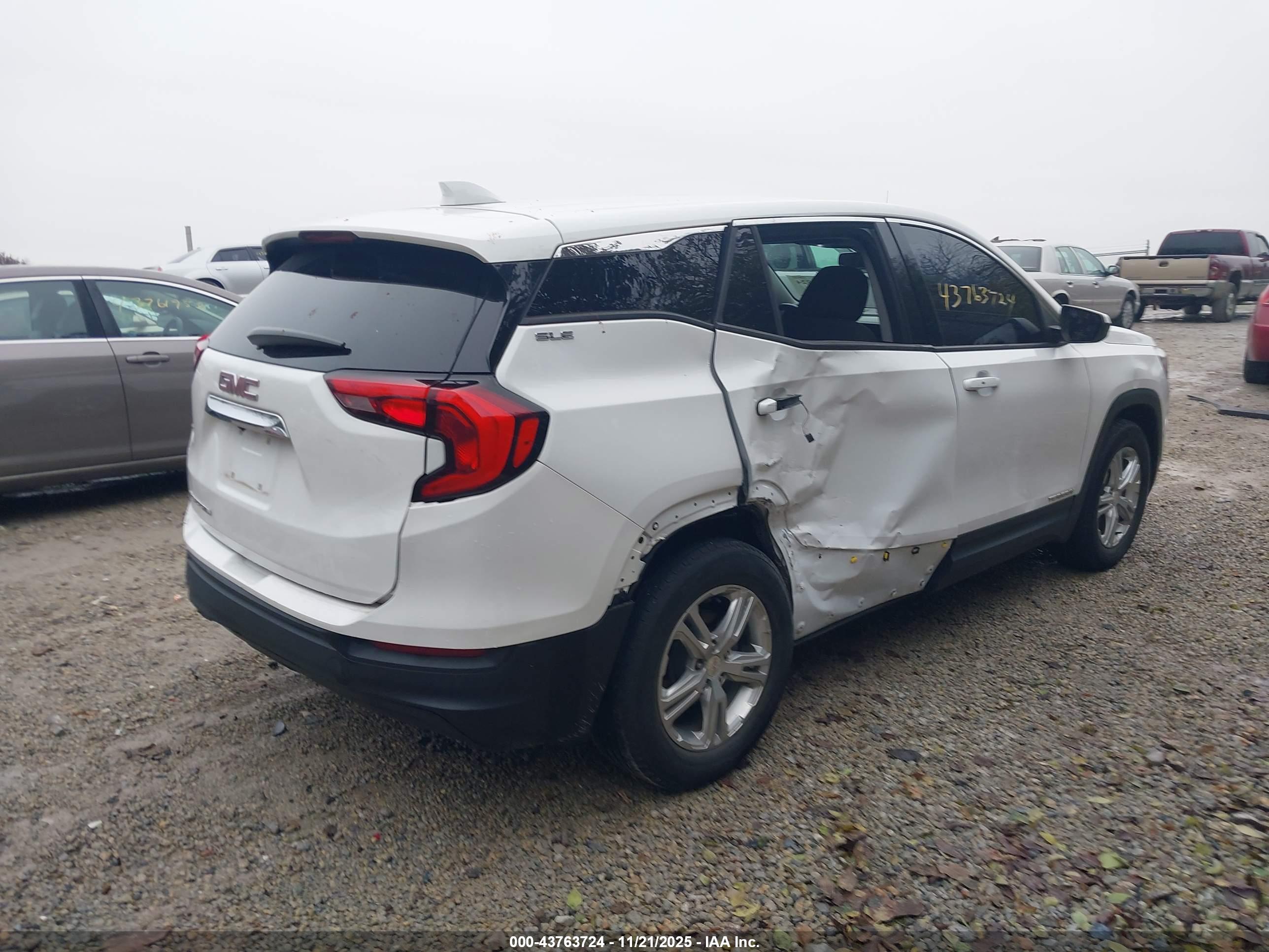 GMC TERRAIN image 4