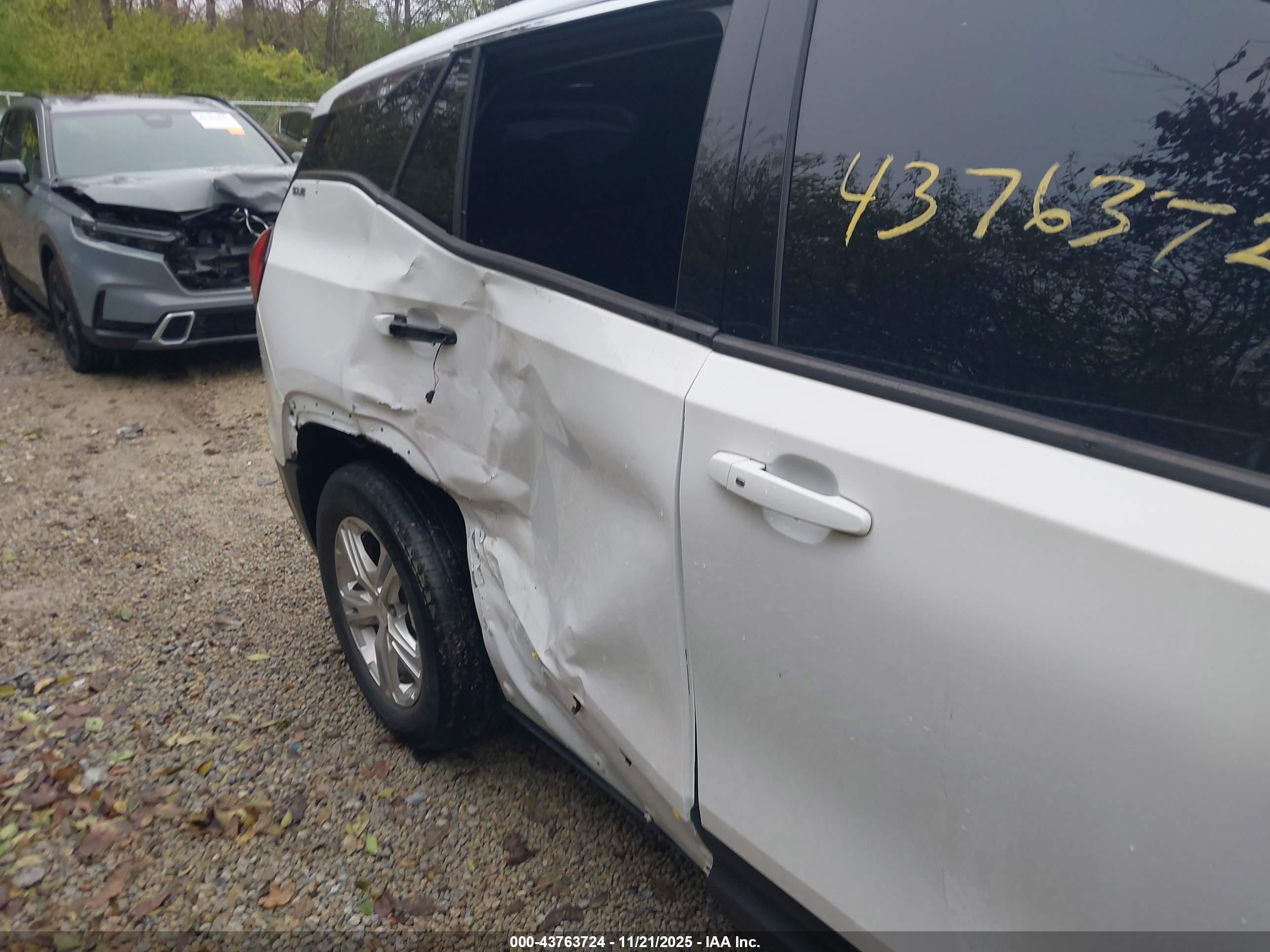 GMC TERRAIN image 6