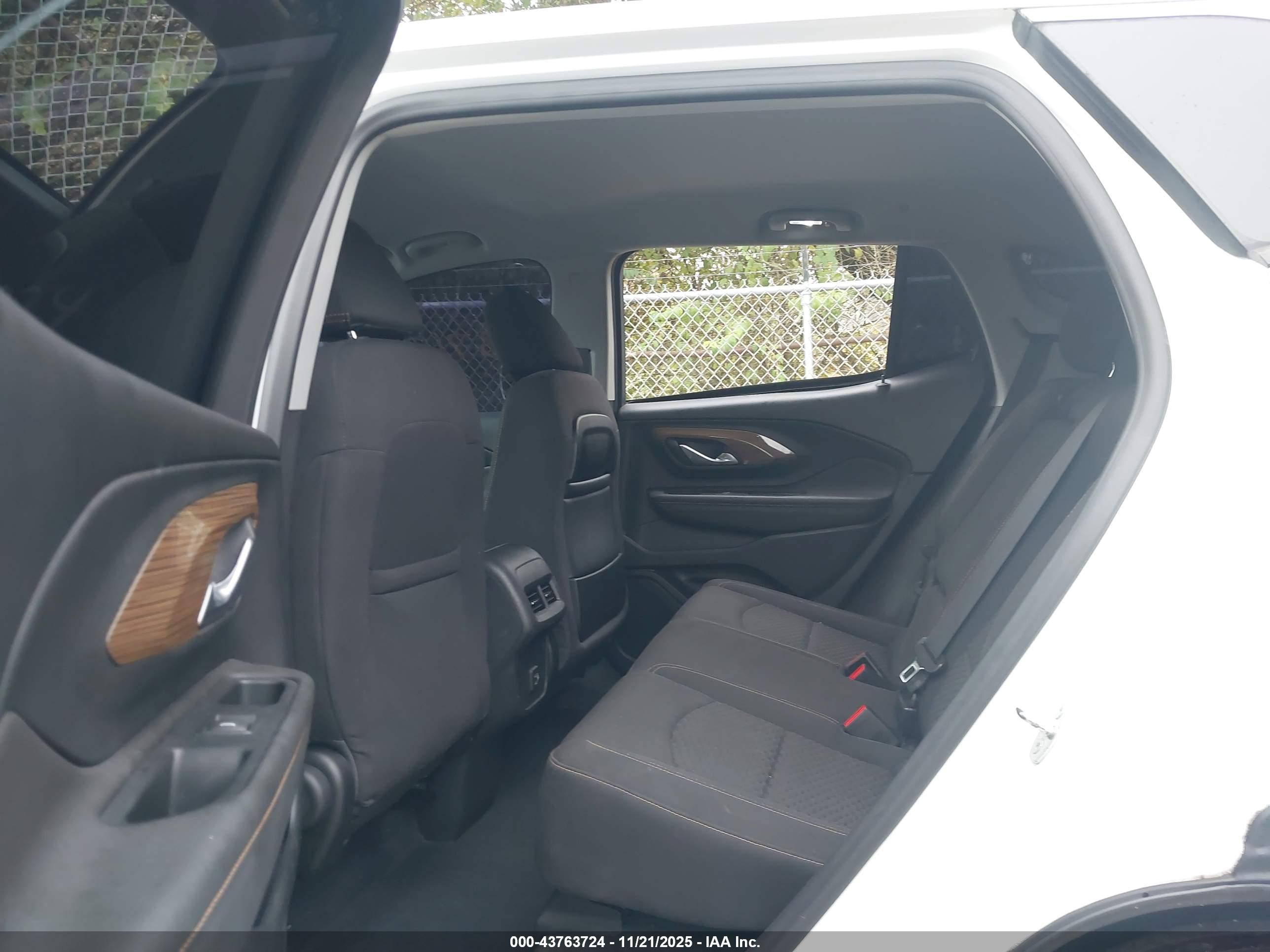 GMC TERRAIN image 8