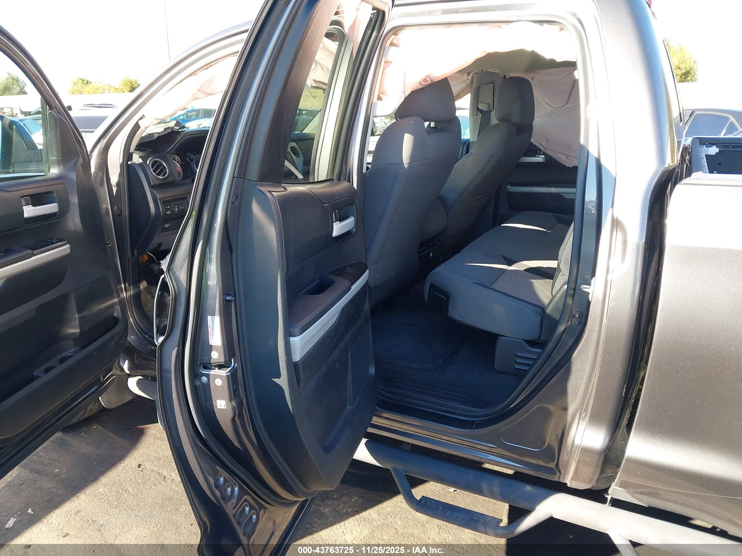 TOYOTA TUNDRA image 8