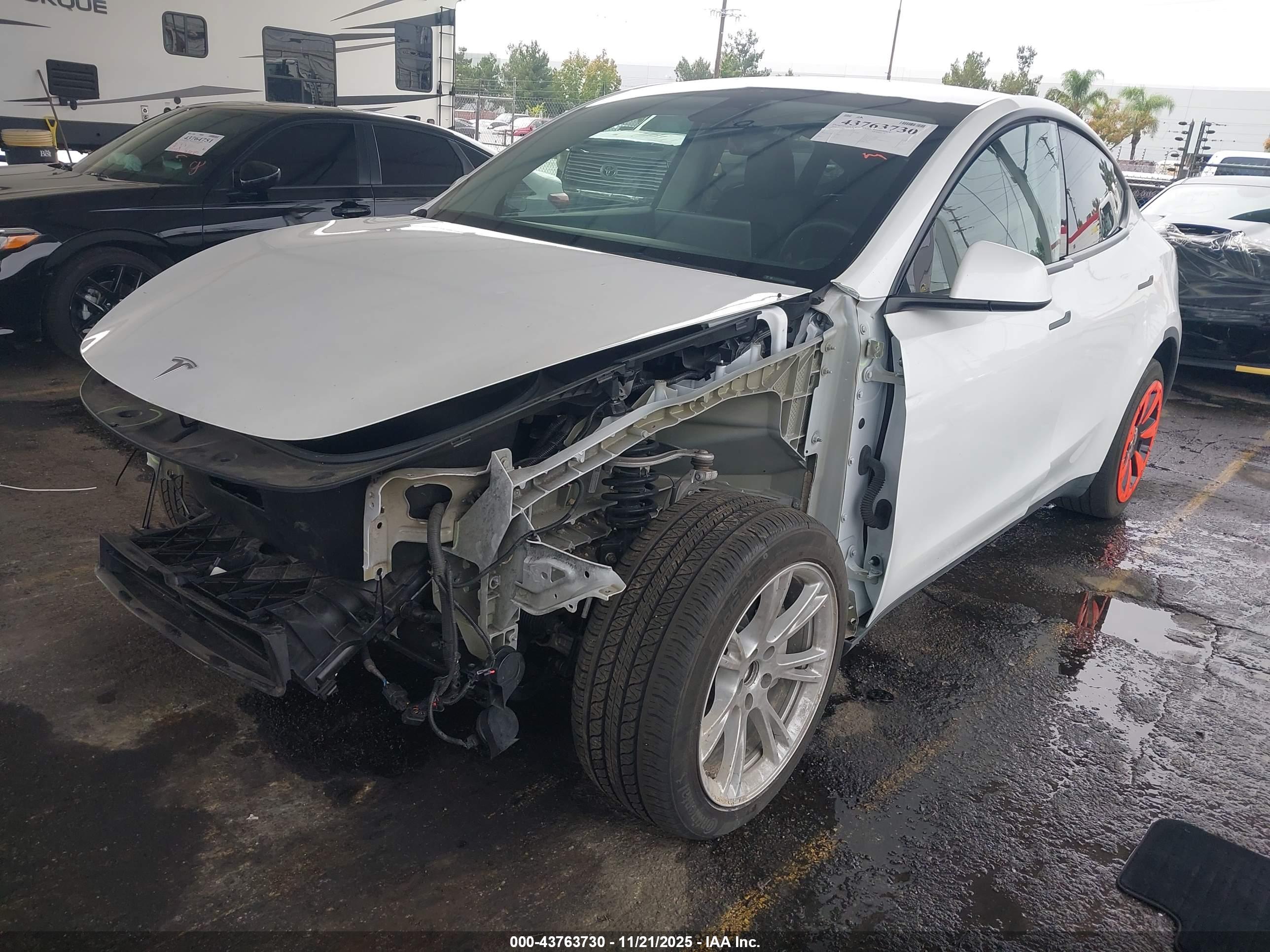 TESLA MODEL image 2