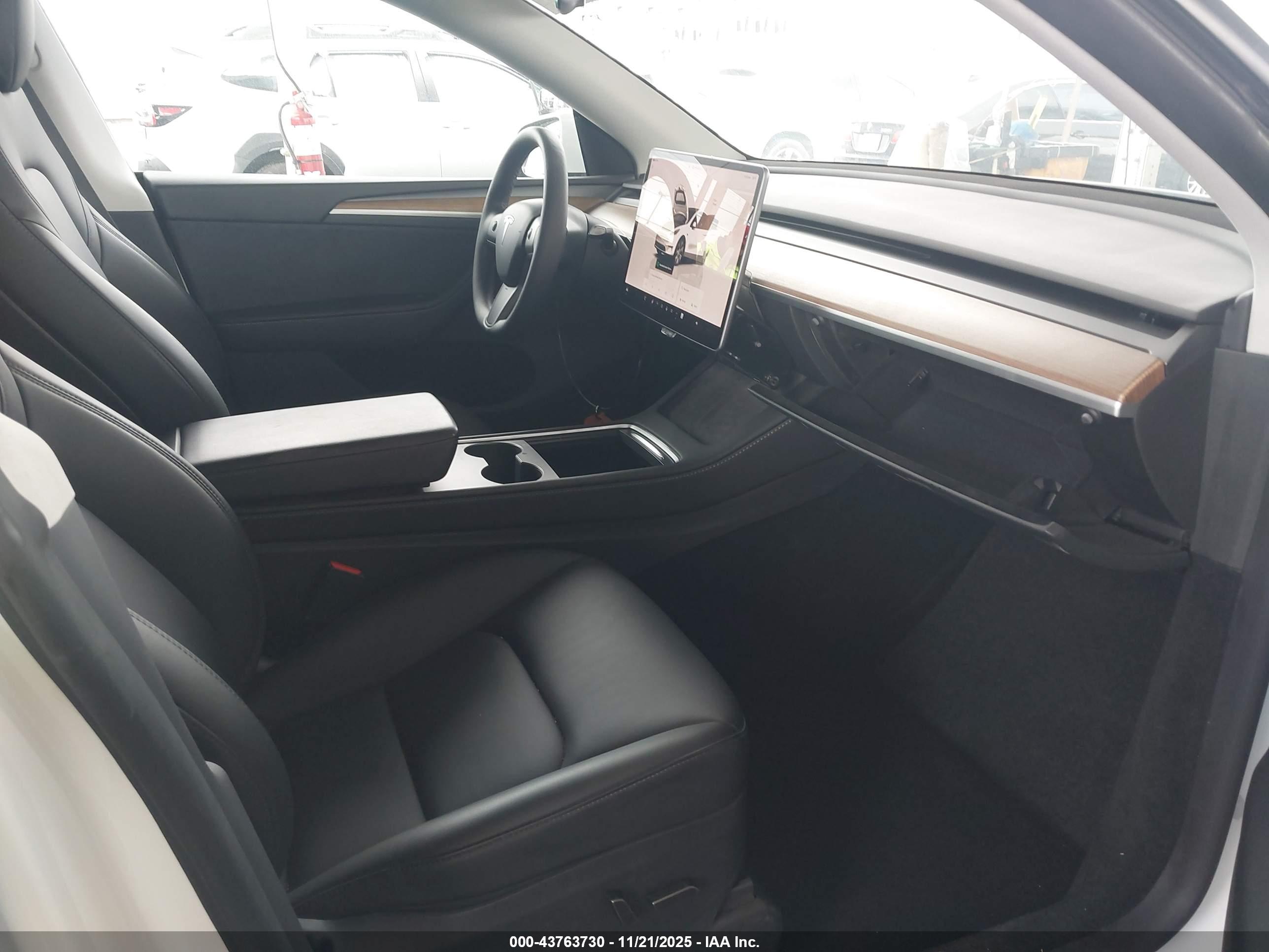 TESLA MODEL image 5