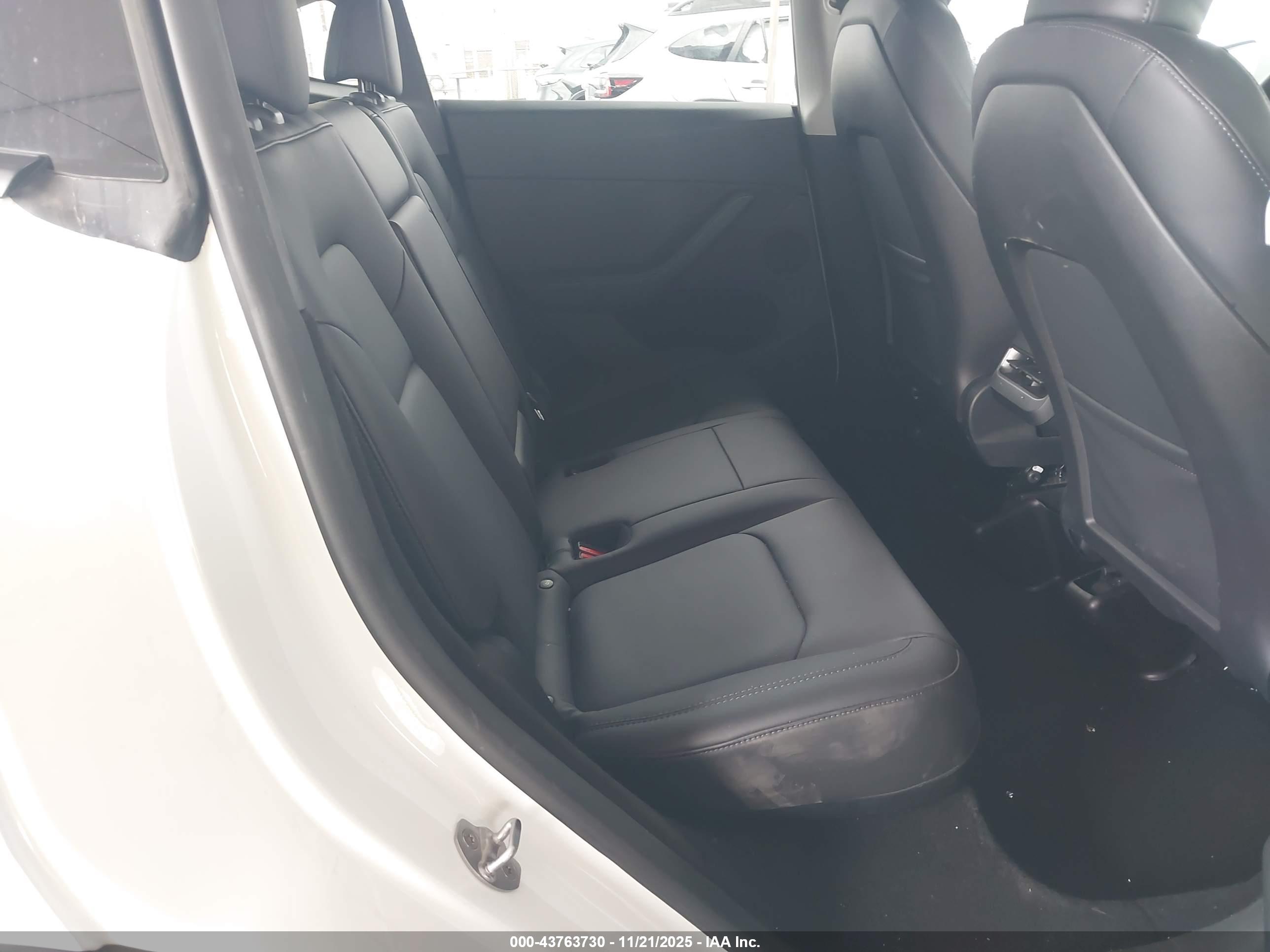 TESLA MODEL image 8
