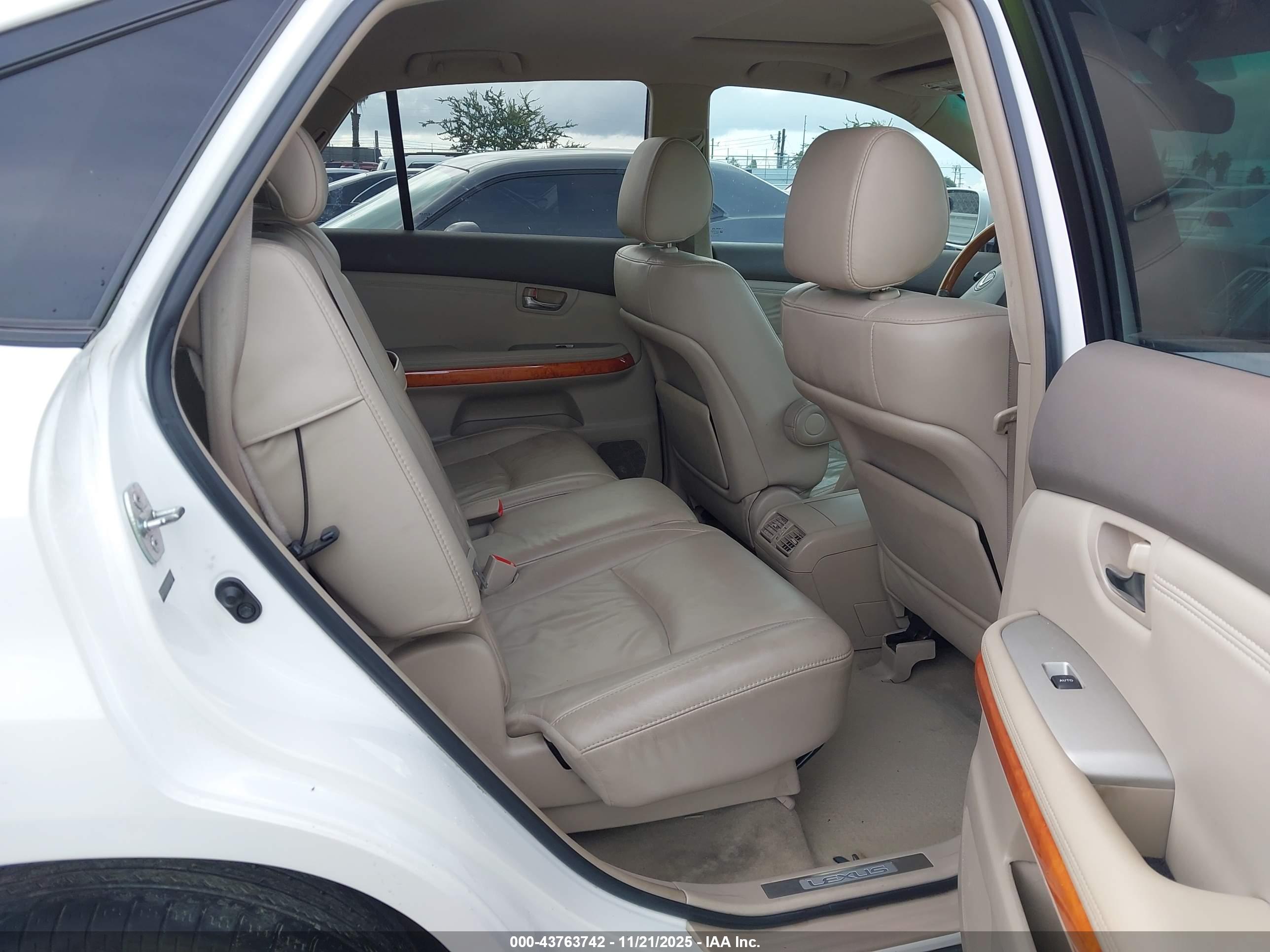 LEXUS RX image 8