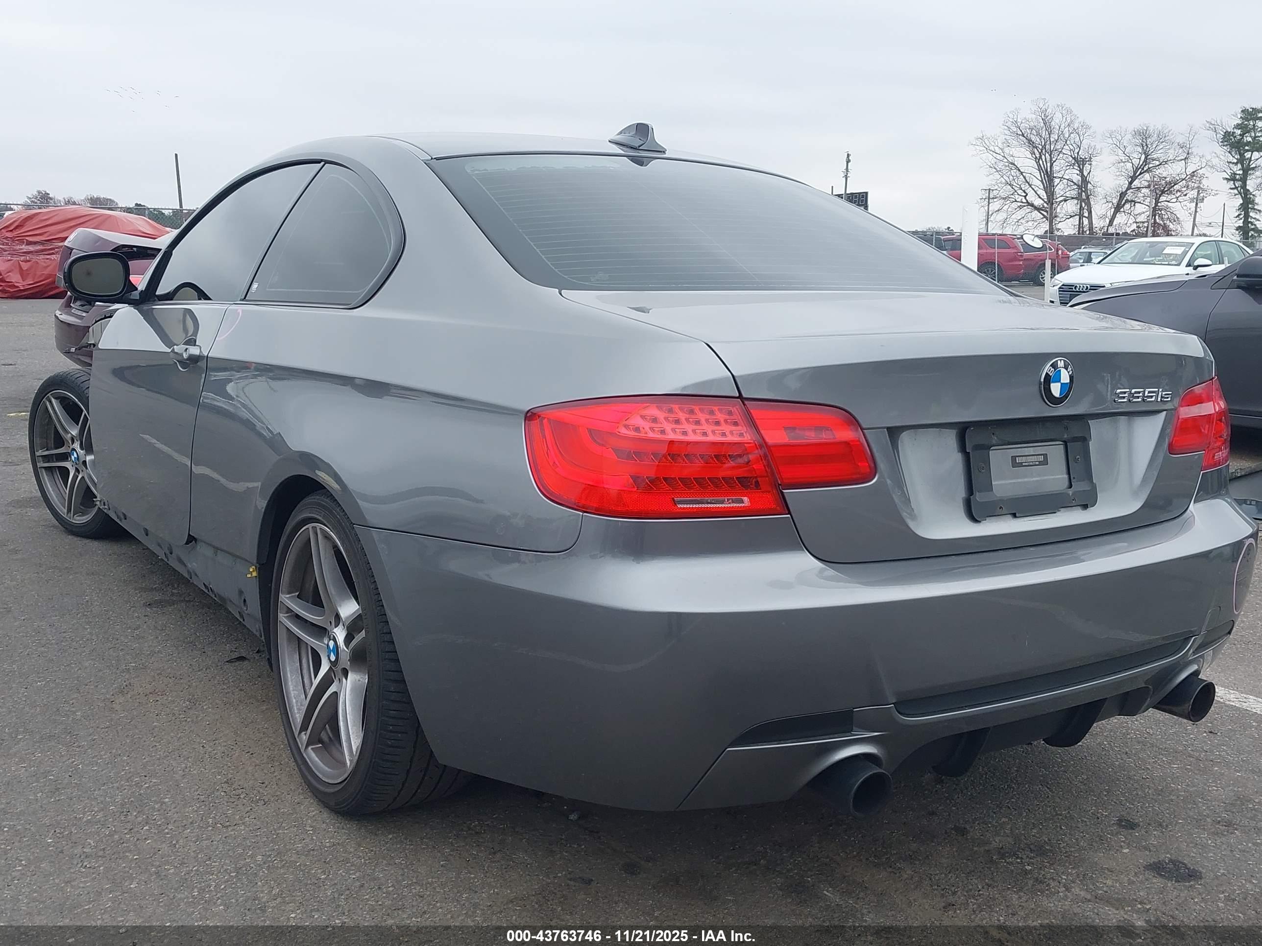 BMW 335IS image 3