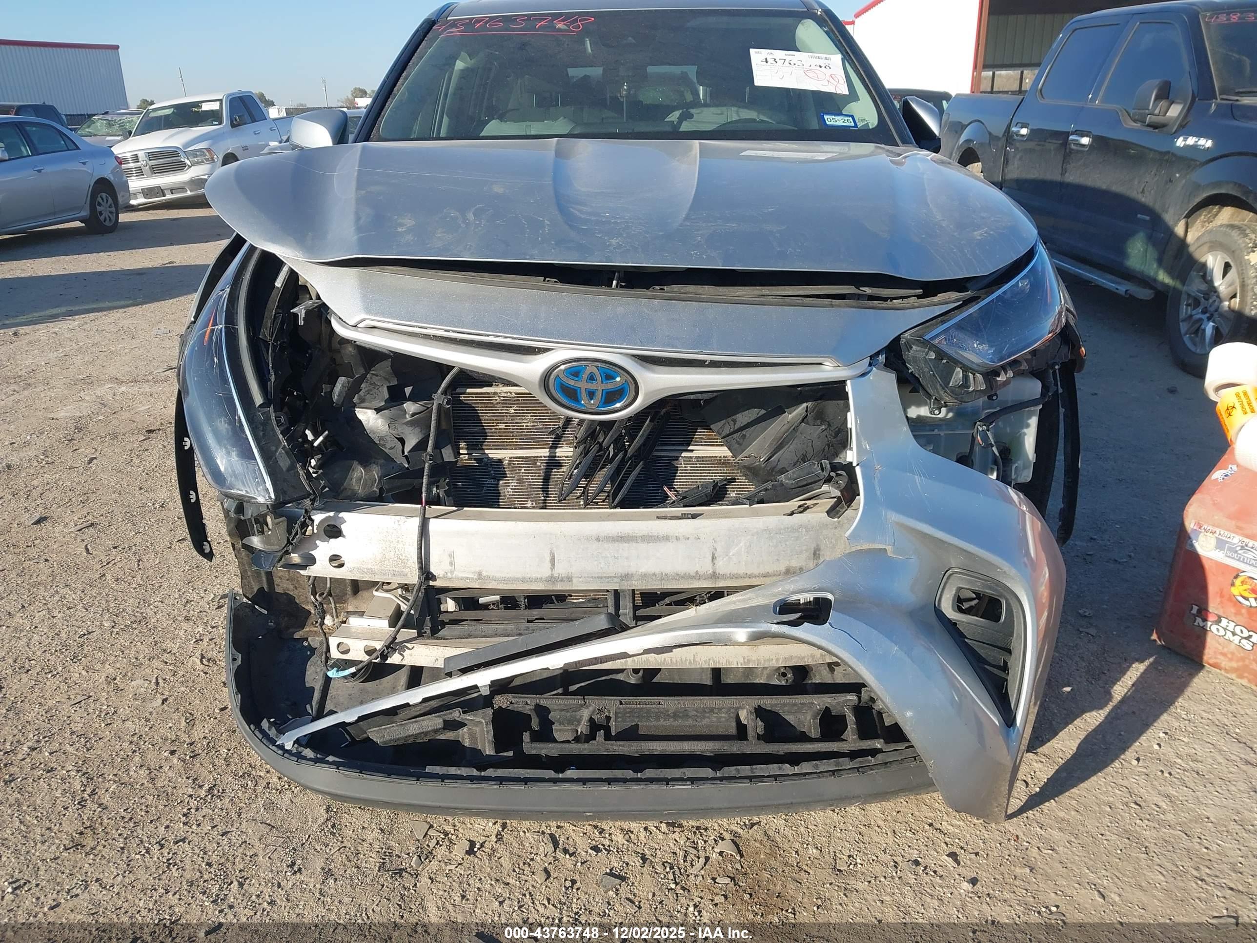 TOYOTA HIGHLANDER image 6