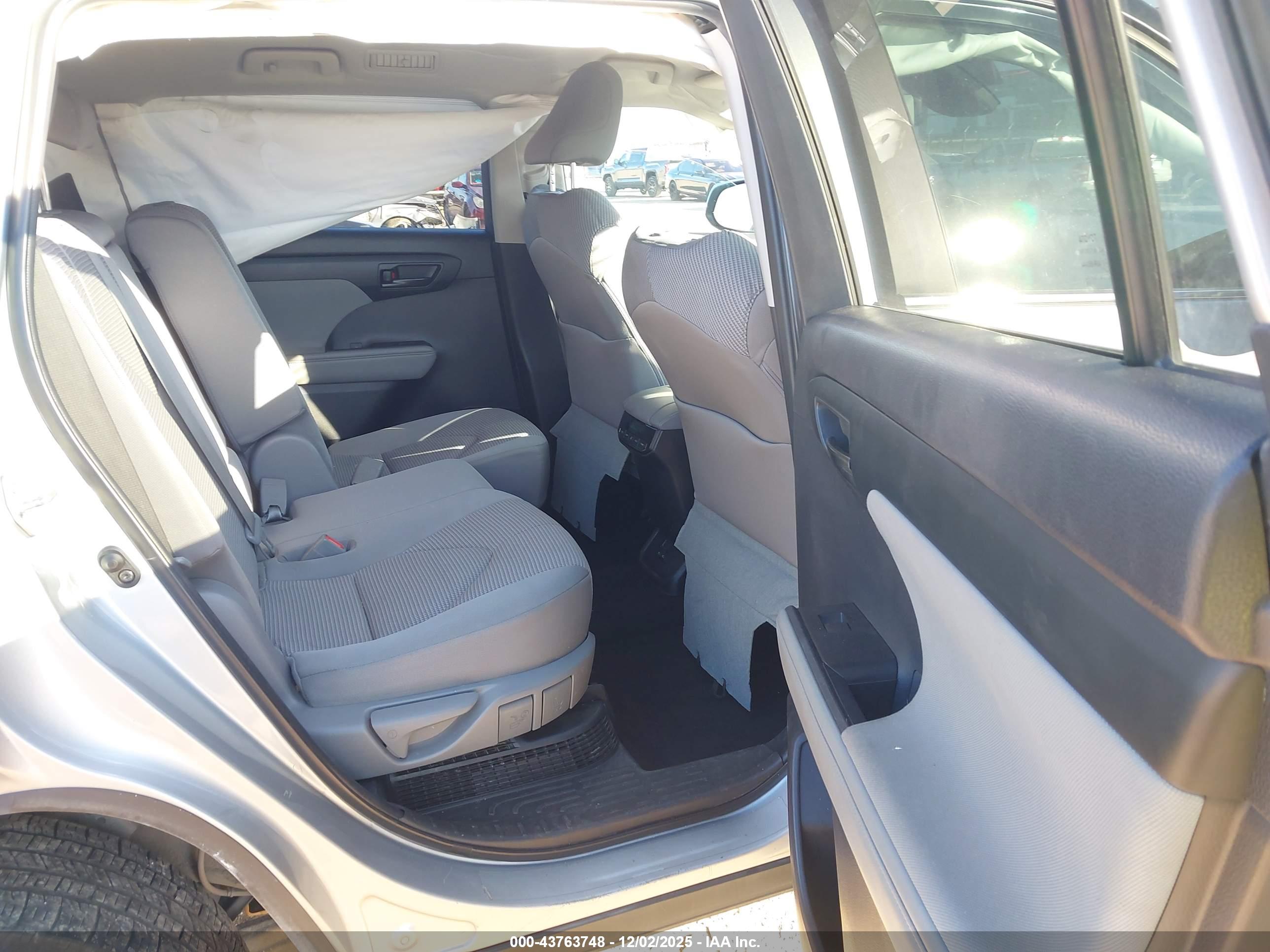 TOYOTA HIGHLANDER image 8