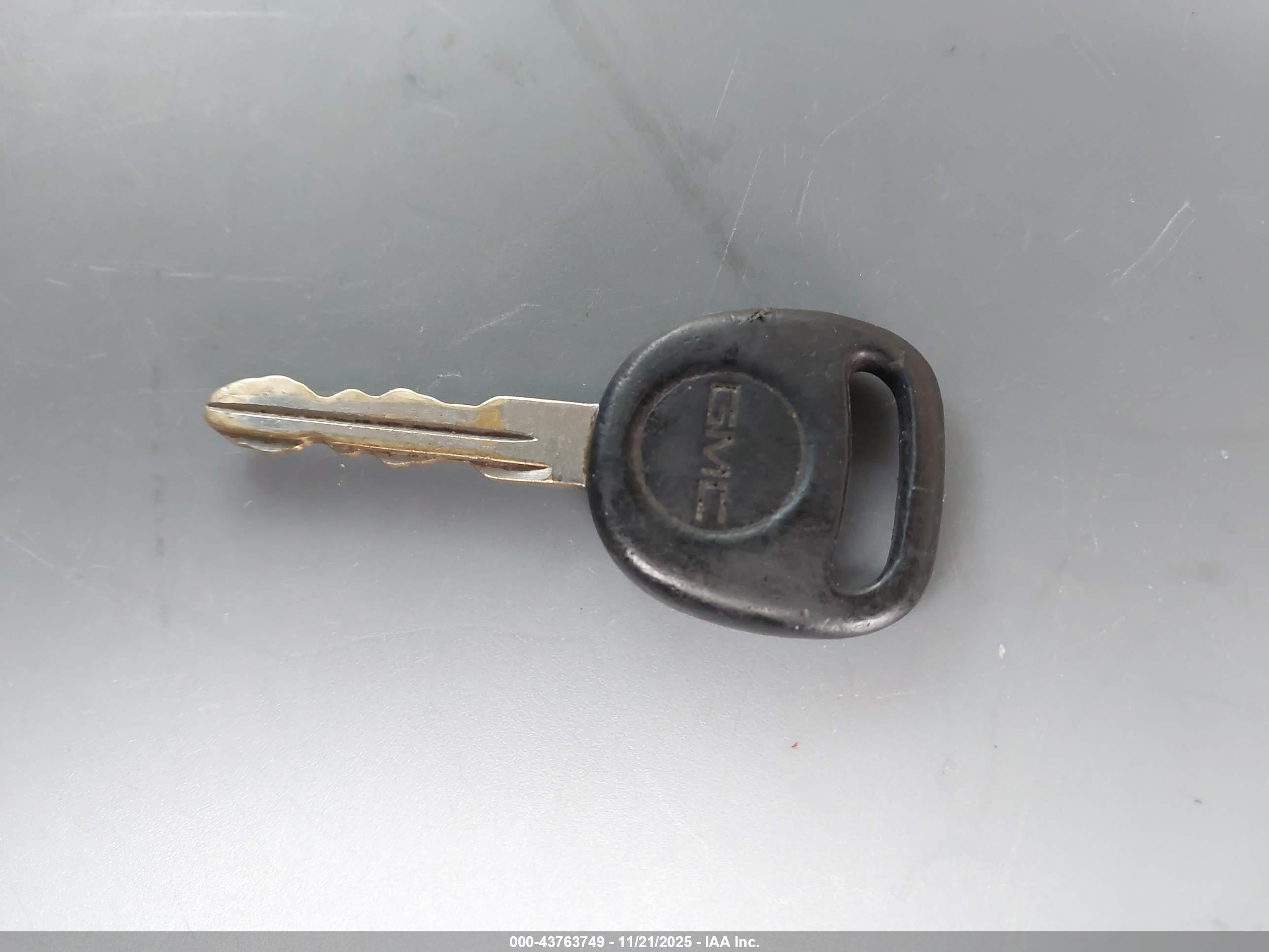 GMC YUKON image 11