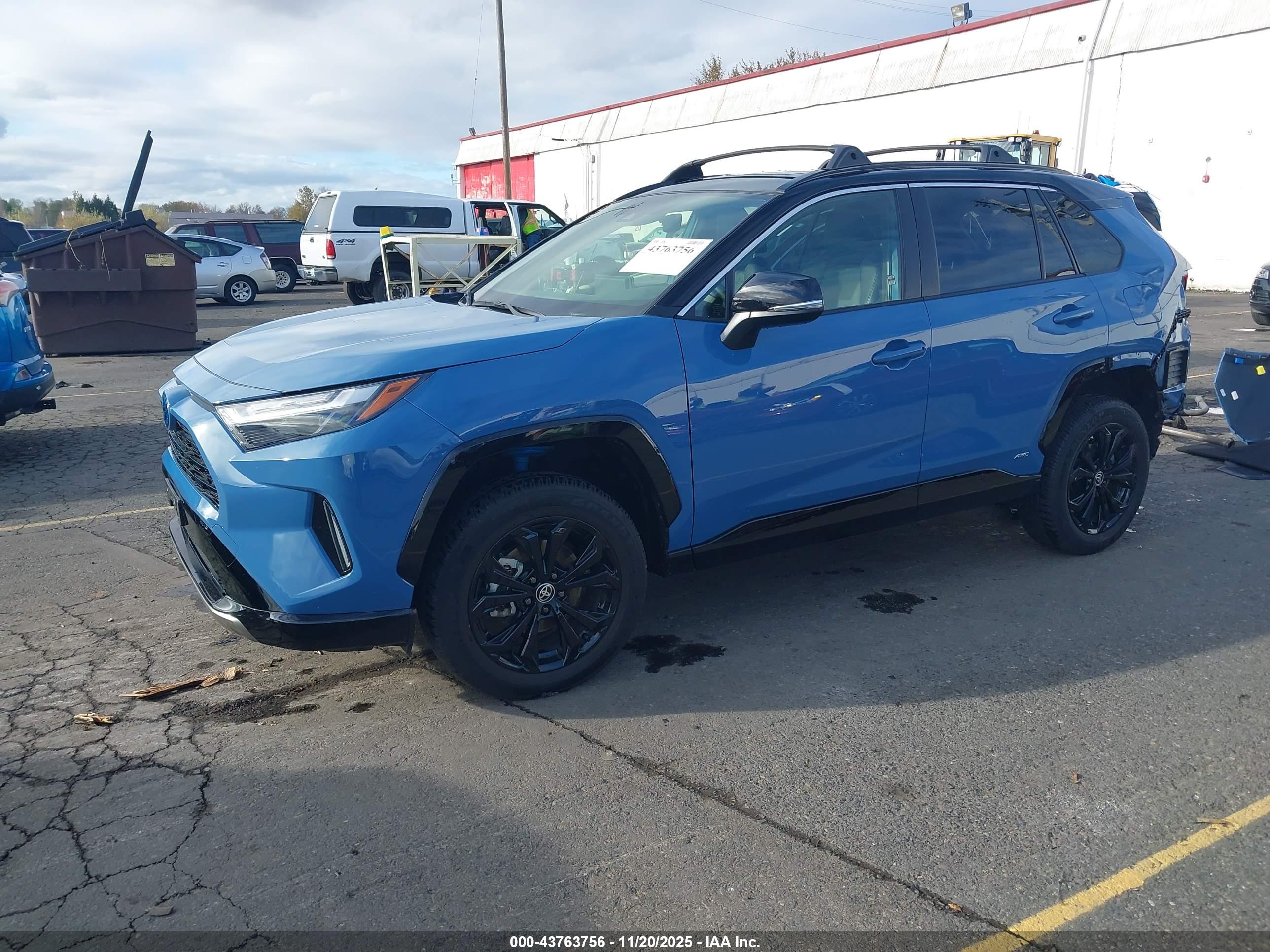 TOYOTA RAV4 image 2