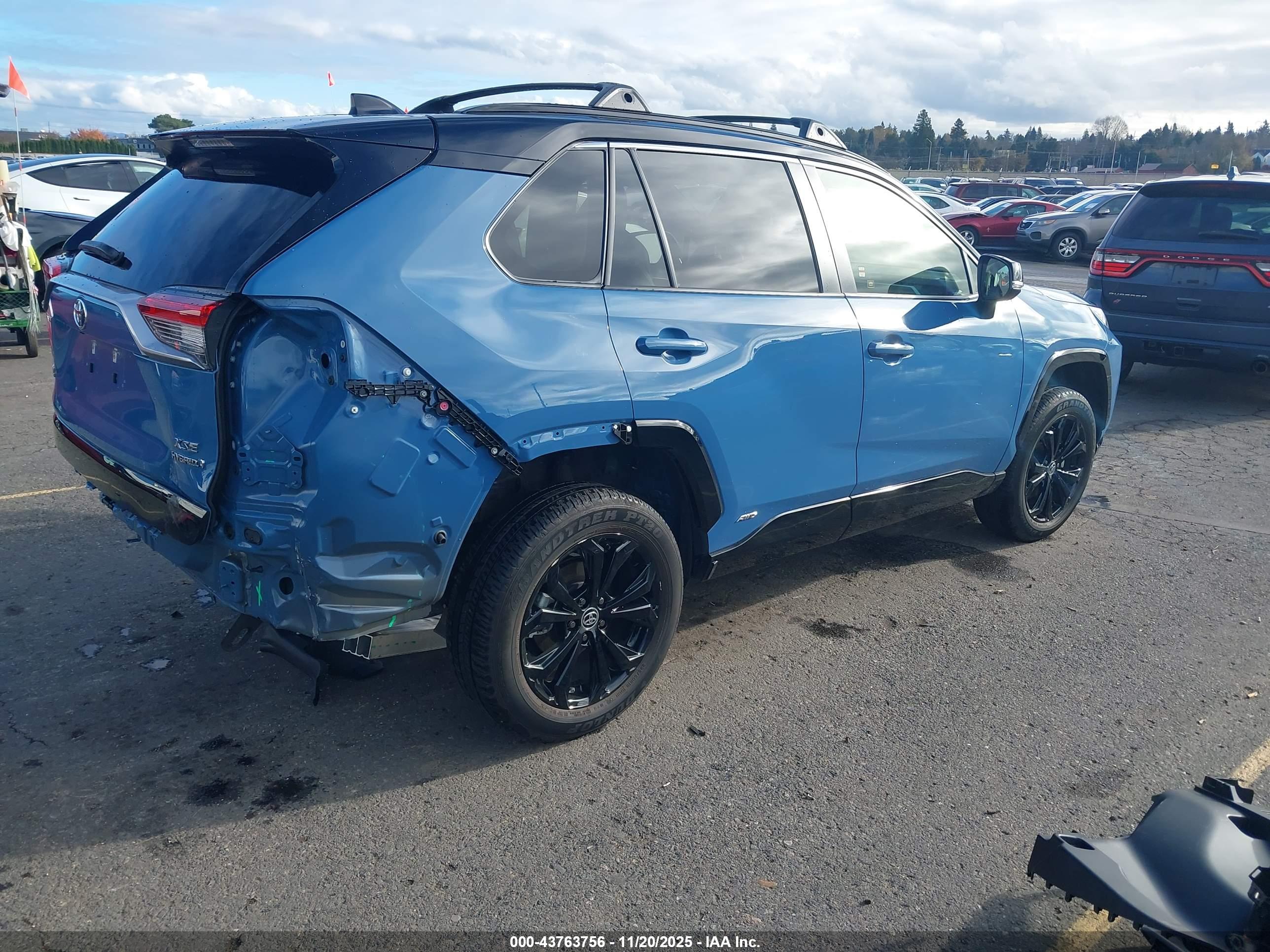 TOYOTA RAV4 image 4