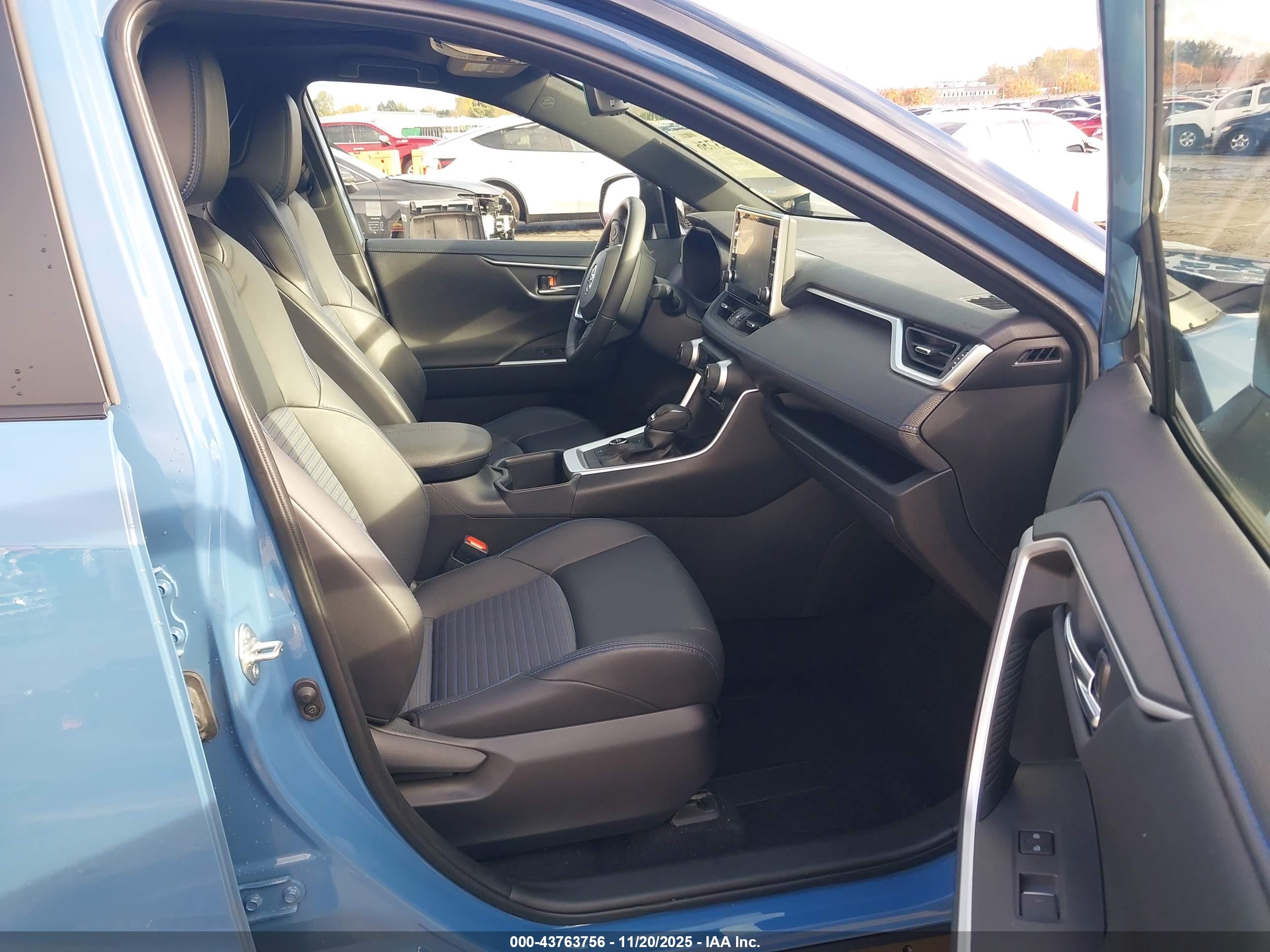 TOYOTA RAV4 image 5