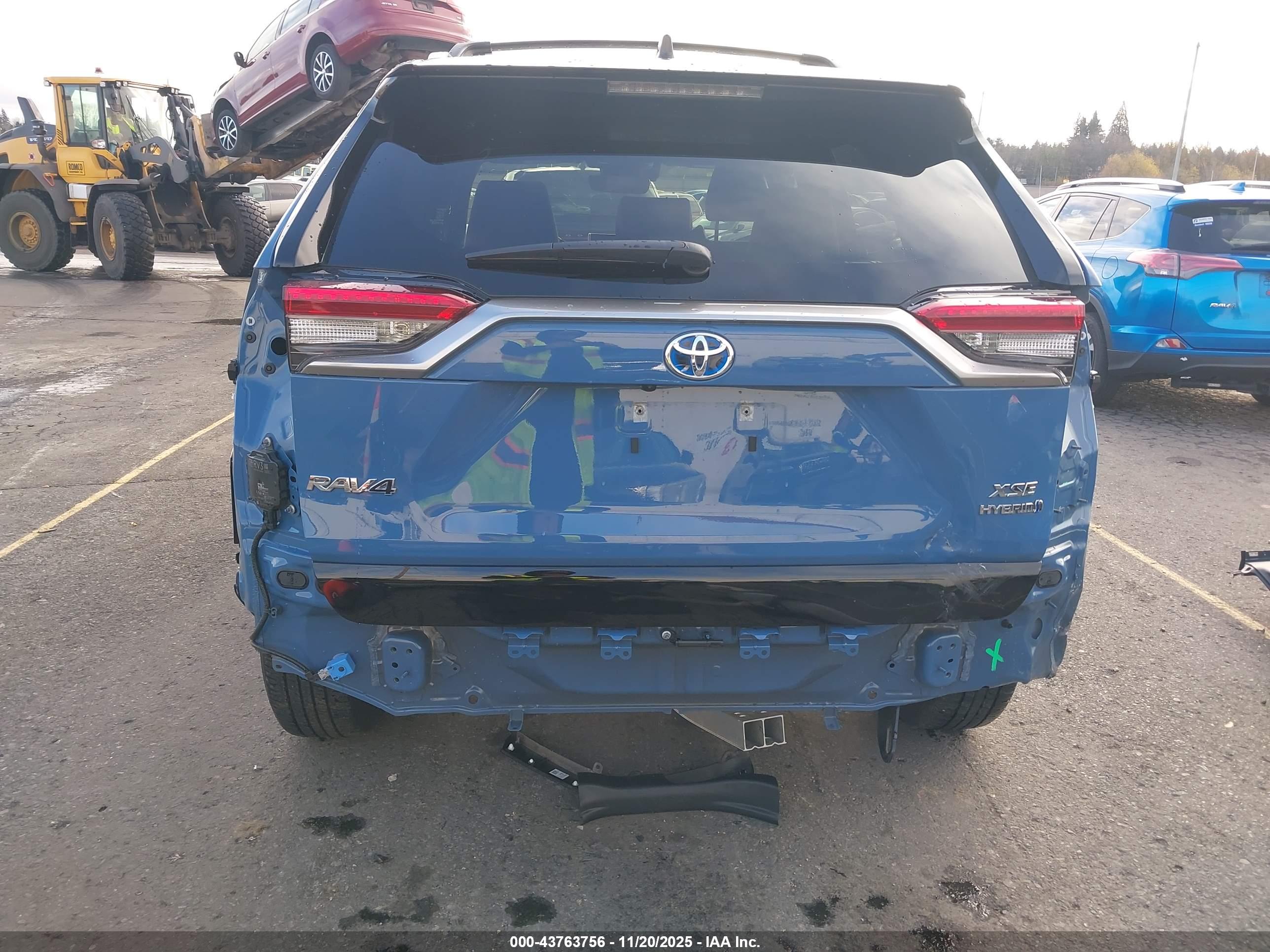 TOYOTA RAV4 image 6