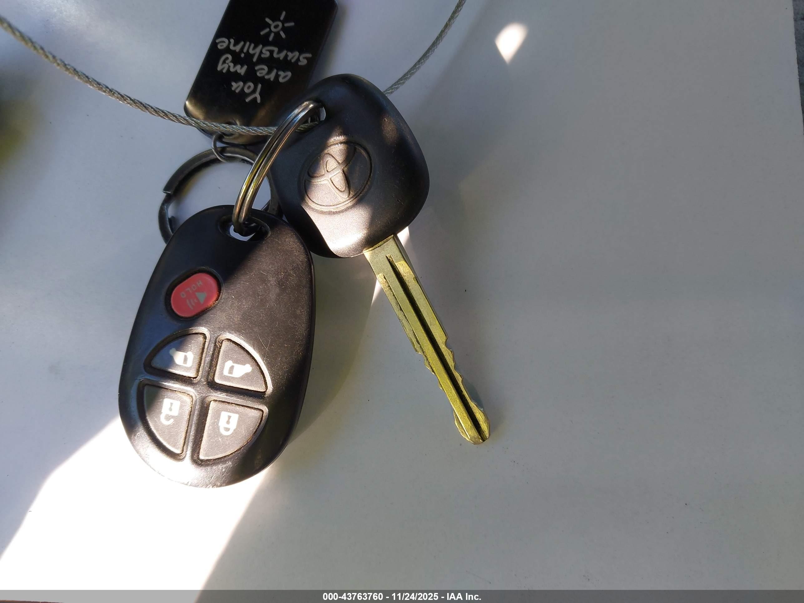 TOYOTA SIENNA image 11