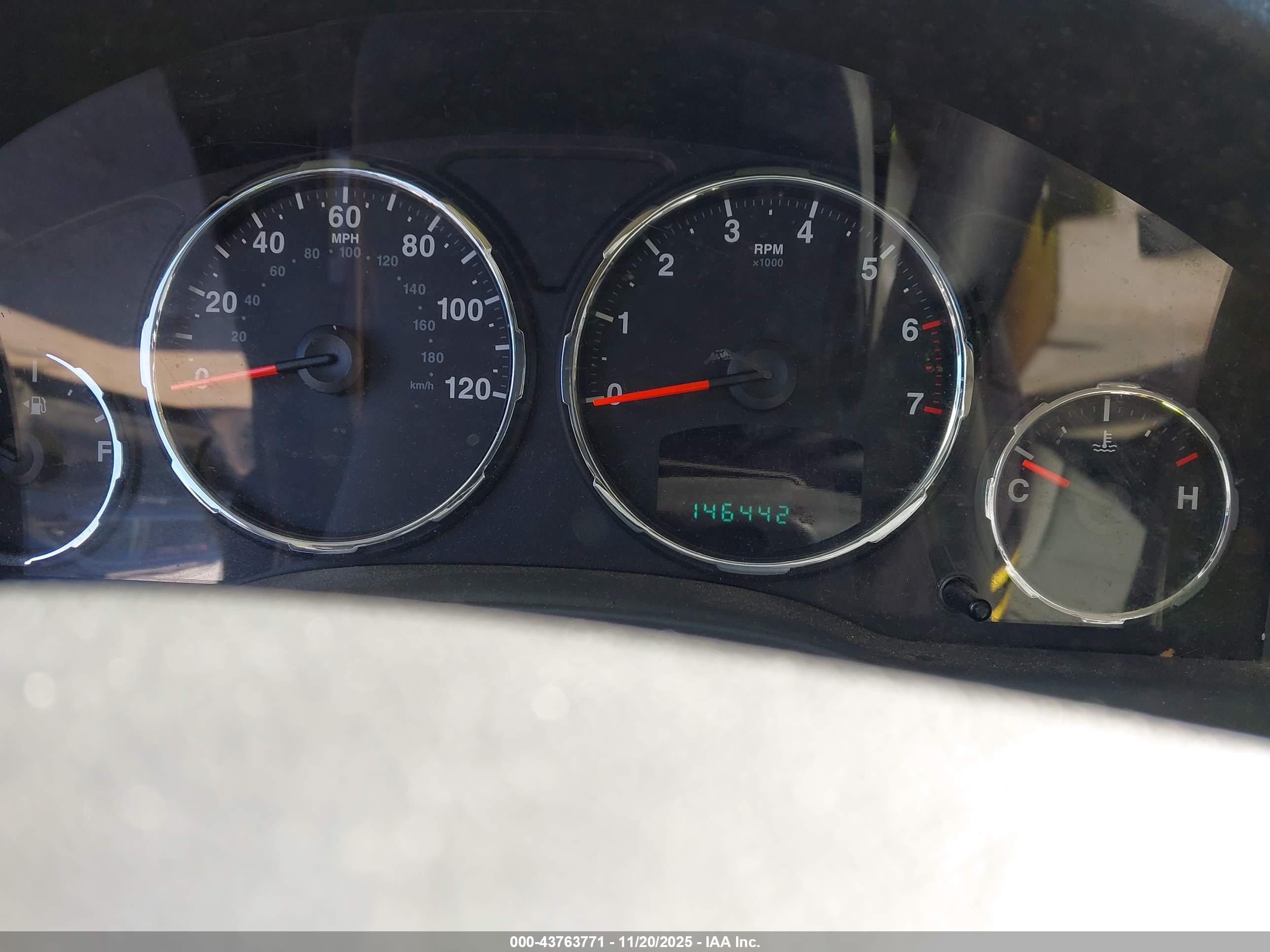 JEEP LIBERTY image 7