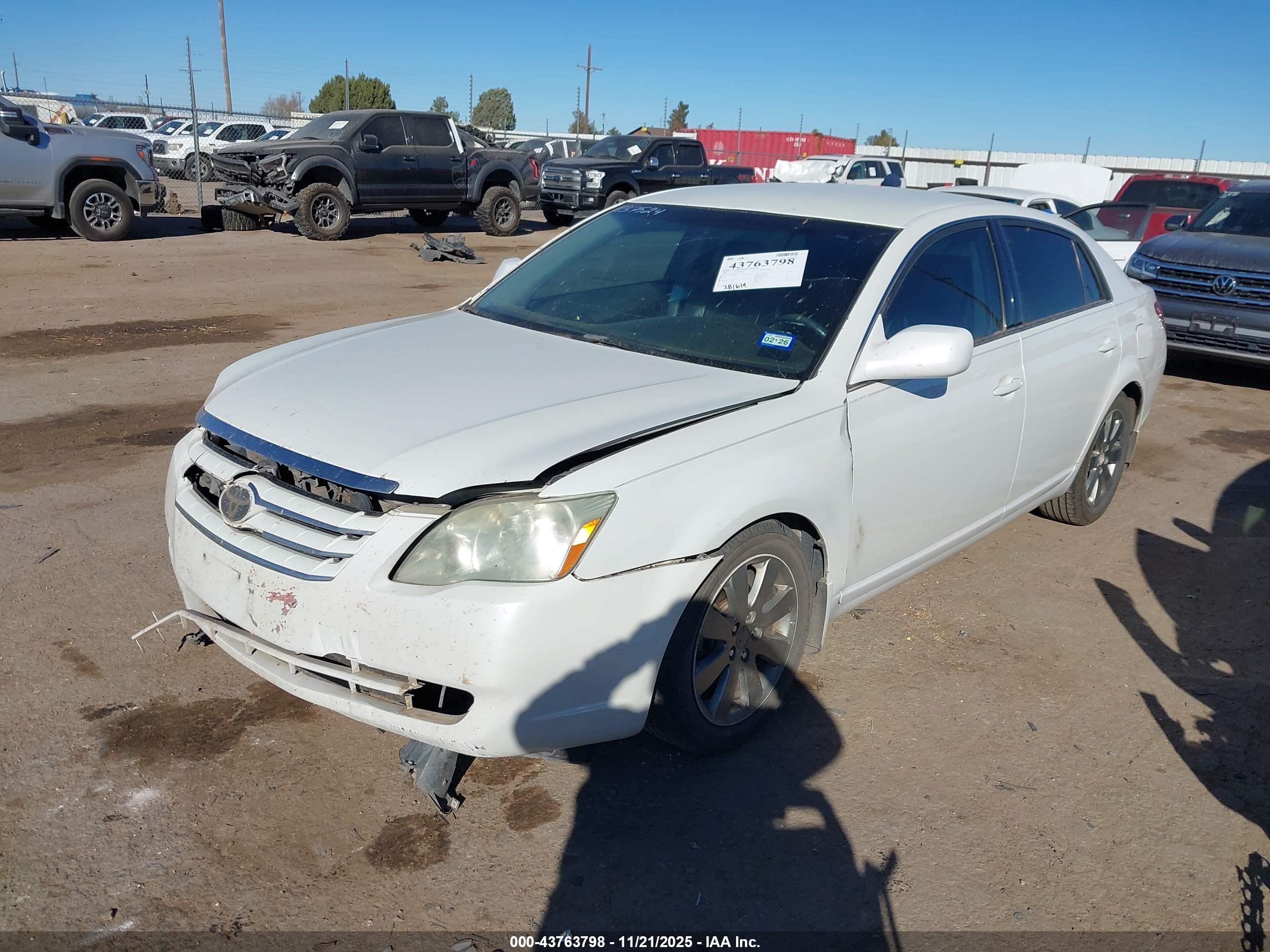 TOYOTA AVALON image 2