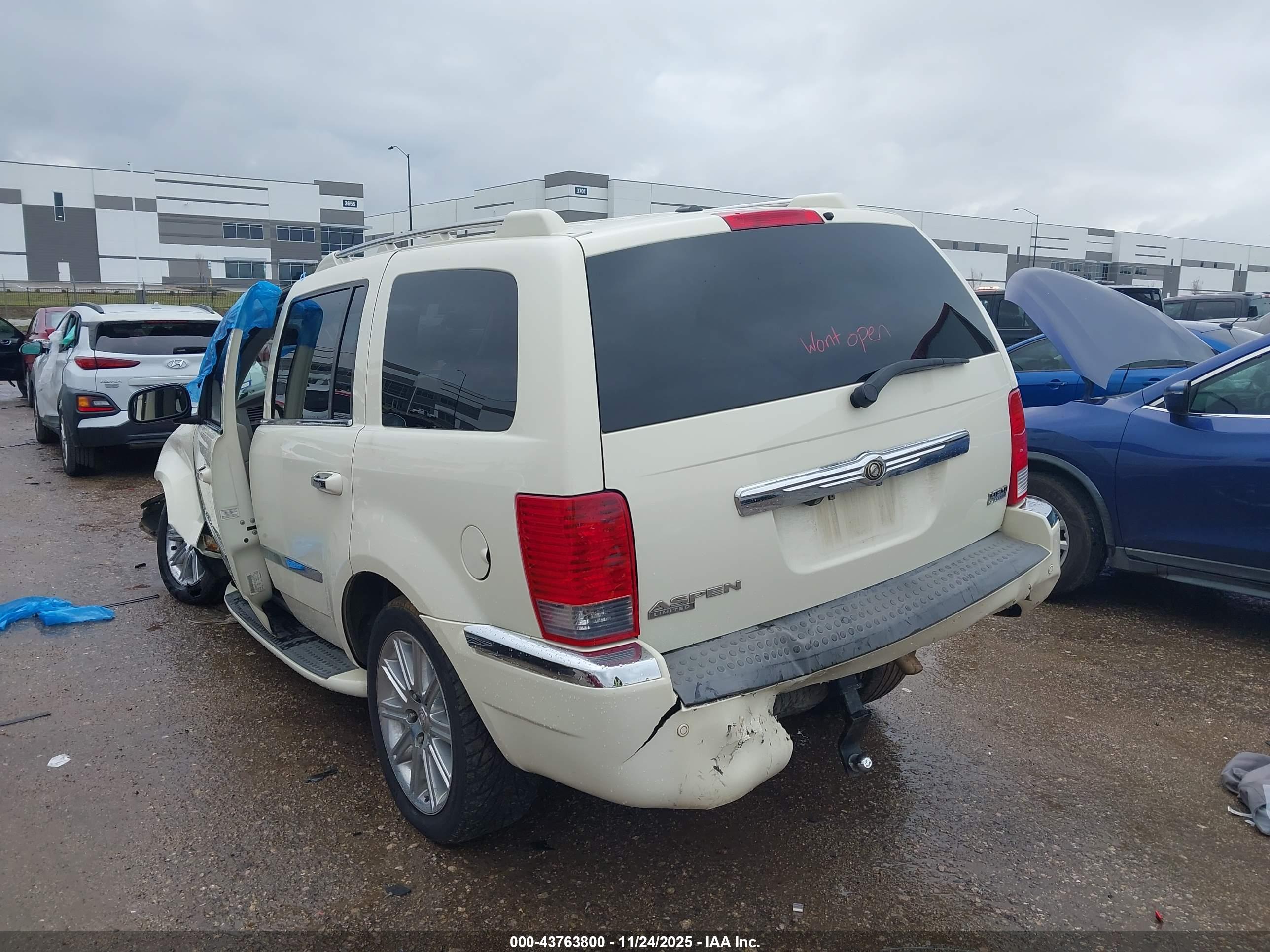 CHRYSLER ASPEN image 3