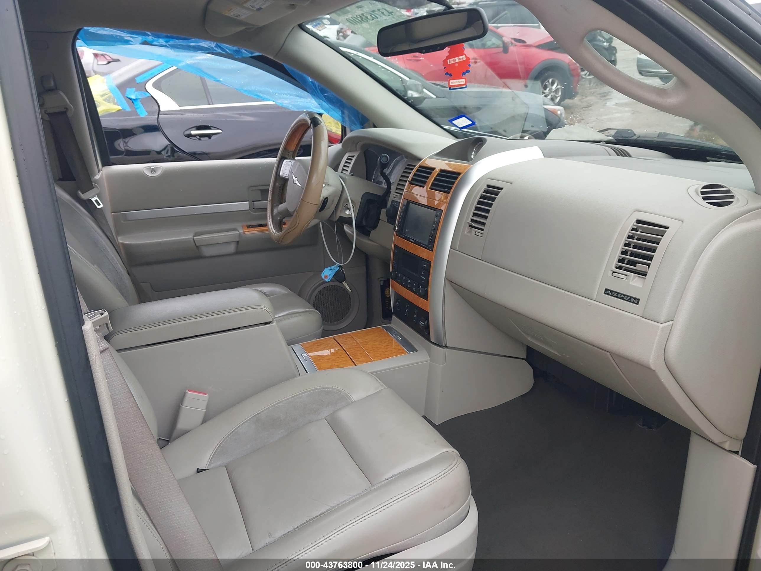 CHRYSLER ASPEN image 5