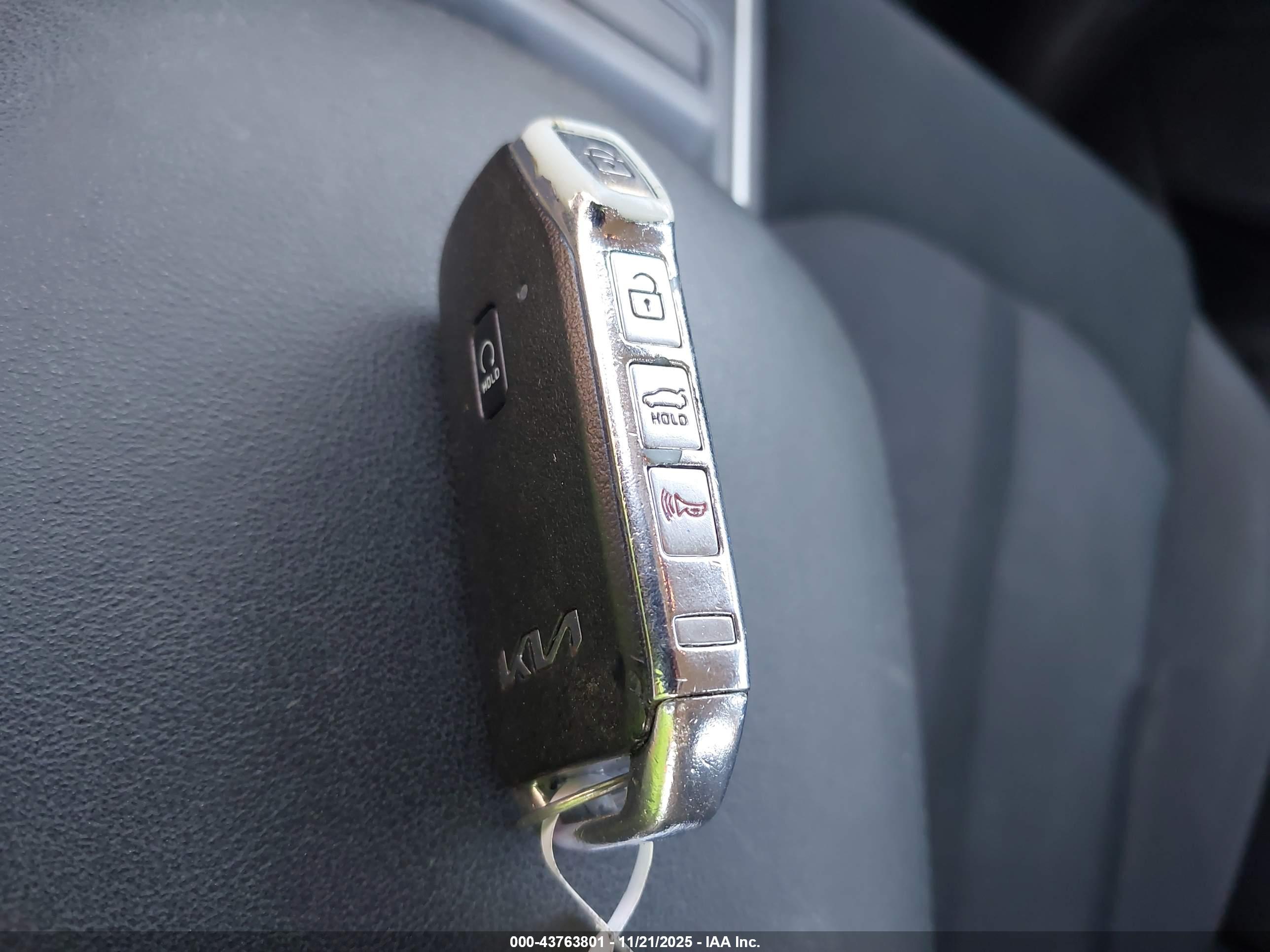 KIA K5 image 11