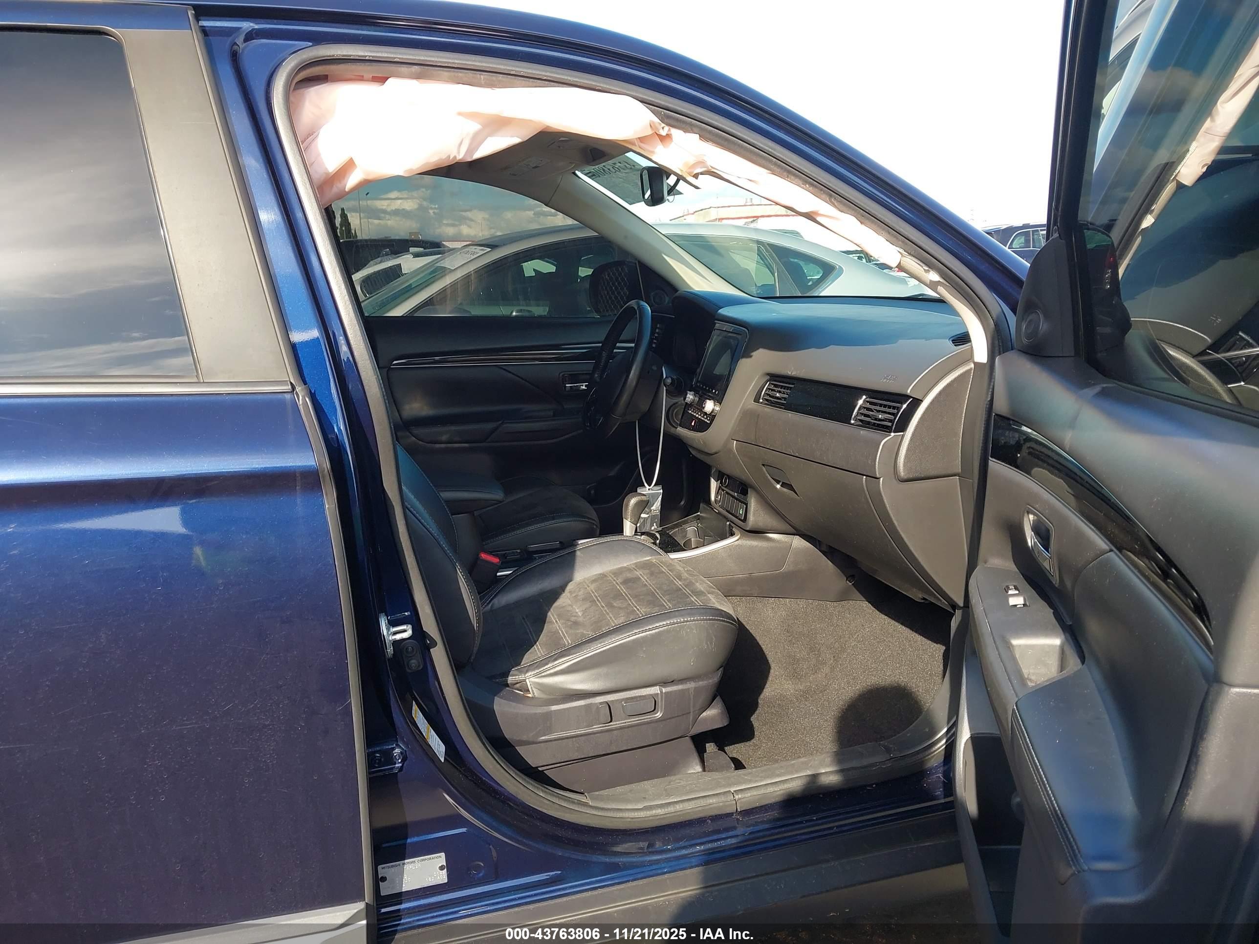 MITSUBISHI OUTLANDER image 5